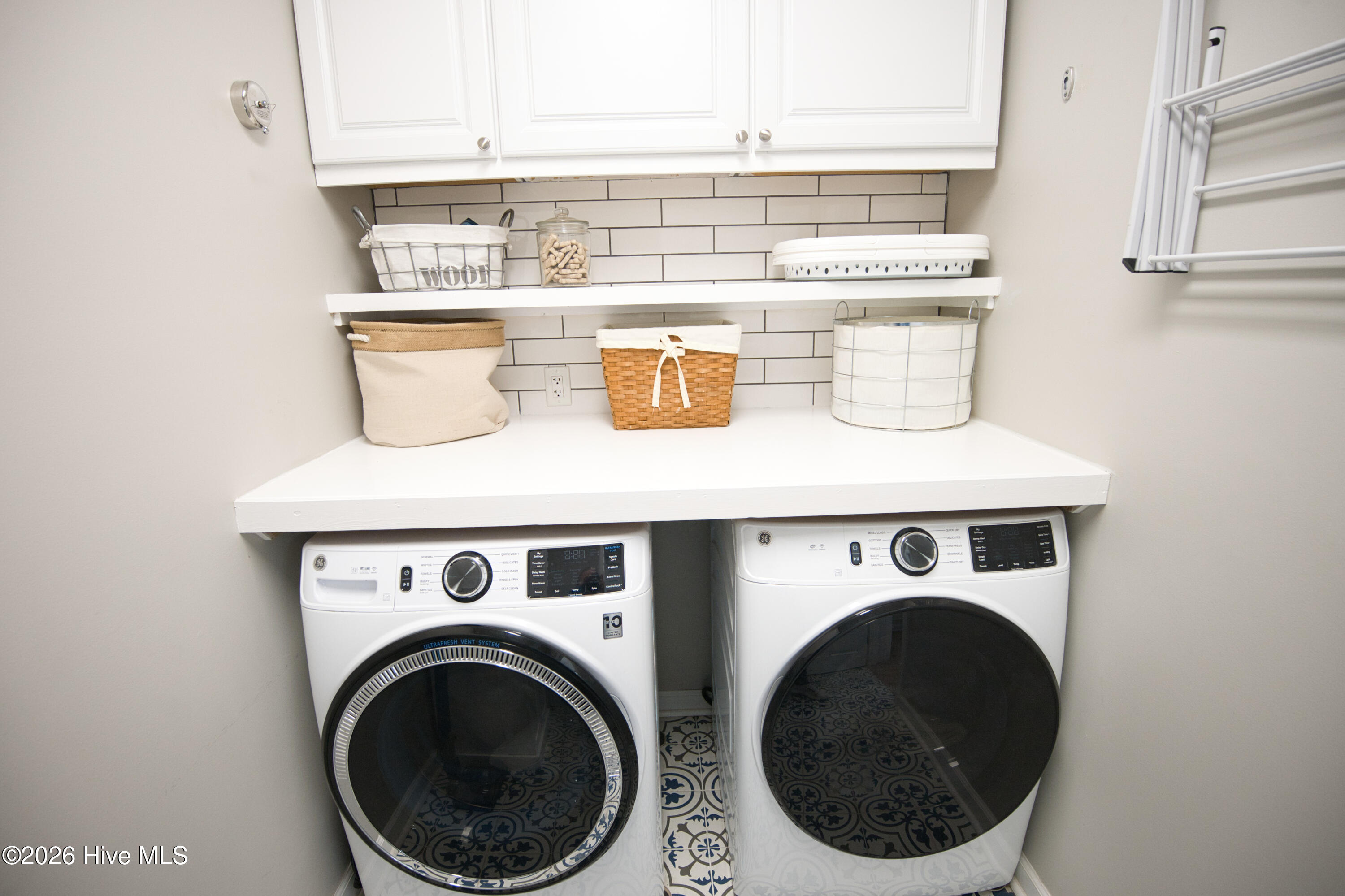 100558044 | Photo 47