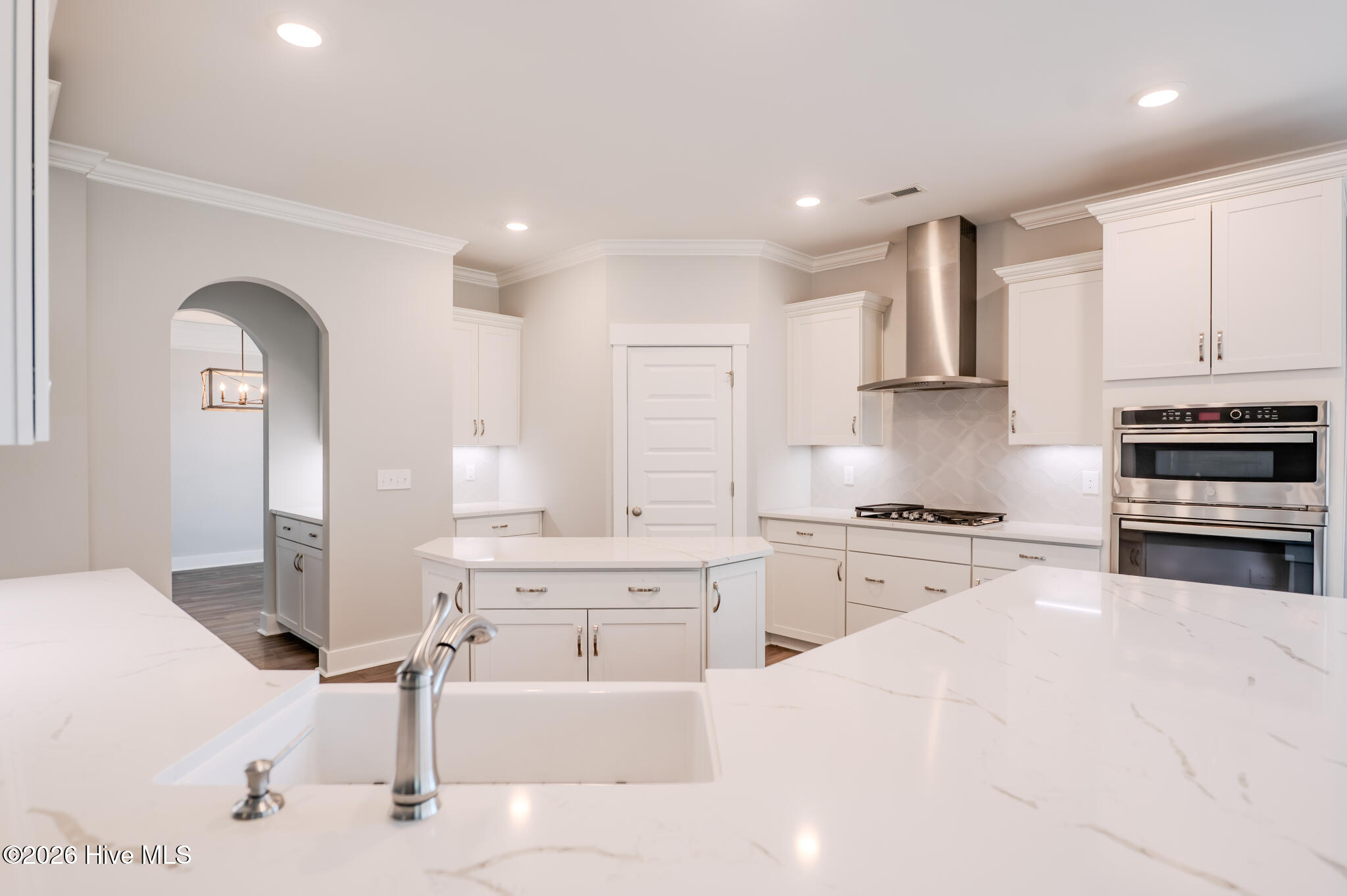 100567790 | Photo 25