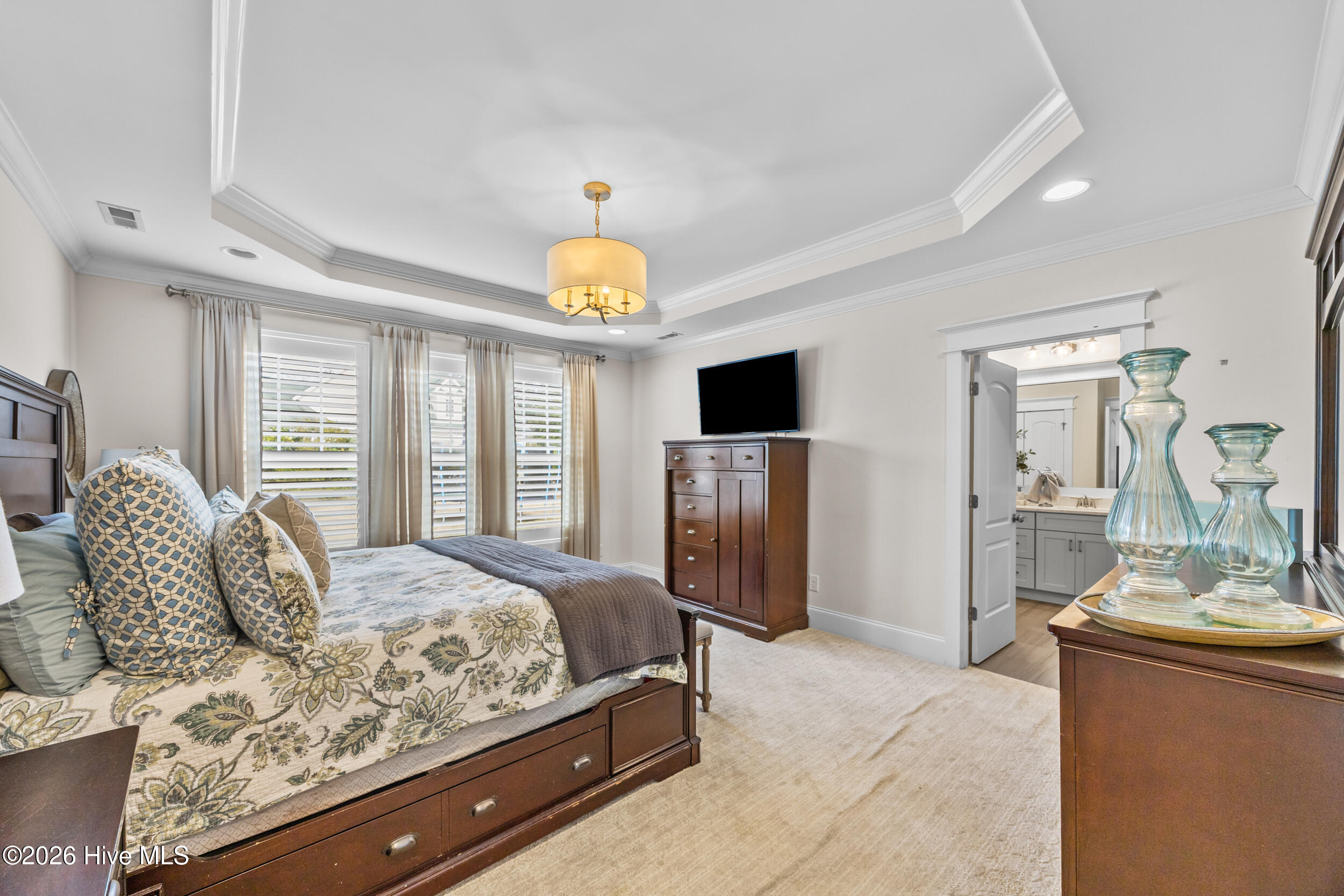 100562182 | Photo 36