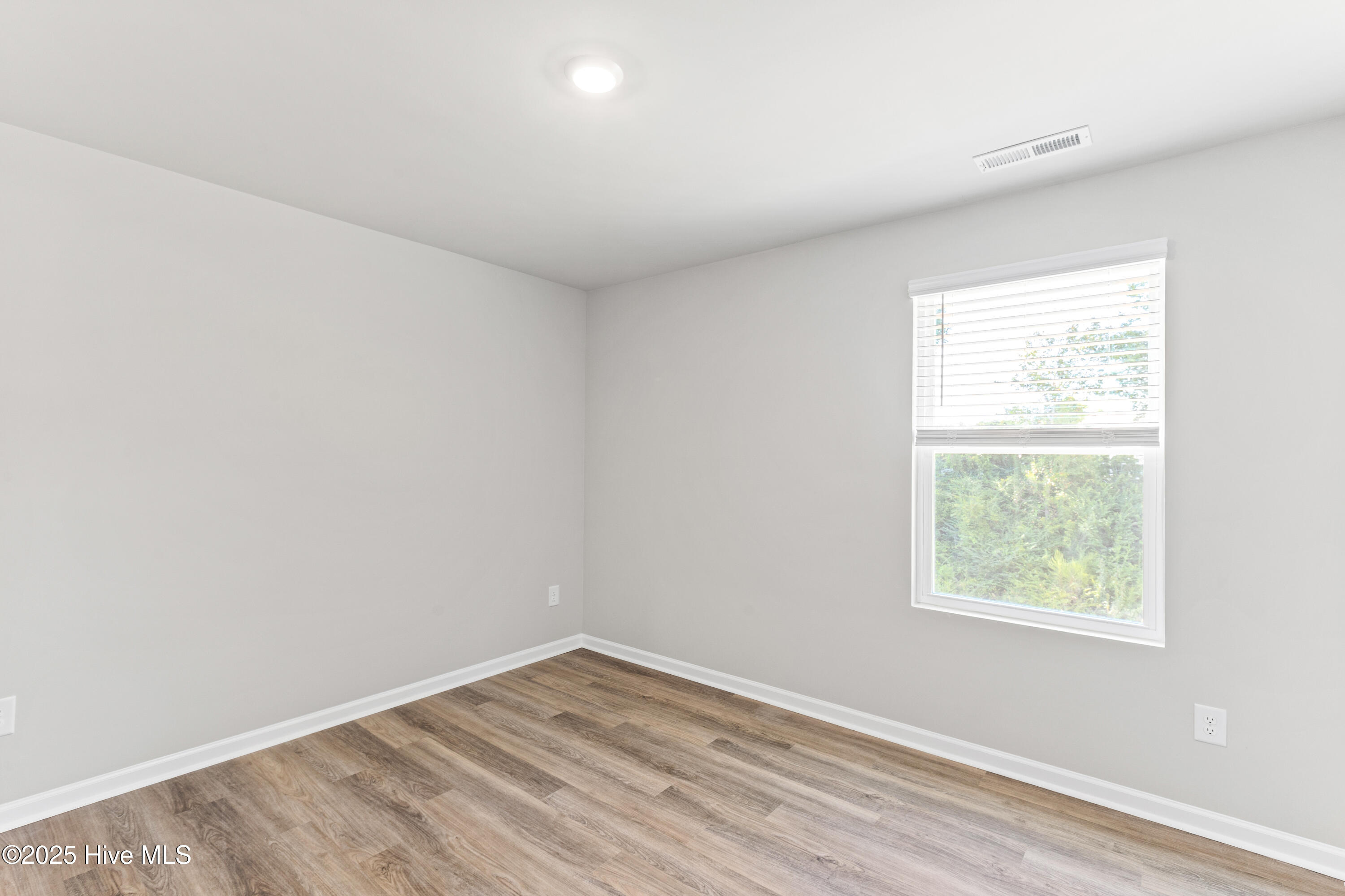 100515101 | Photo 28