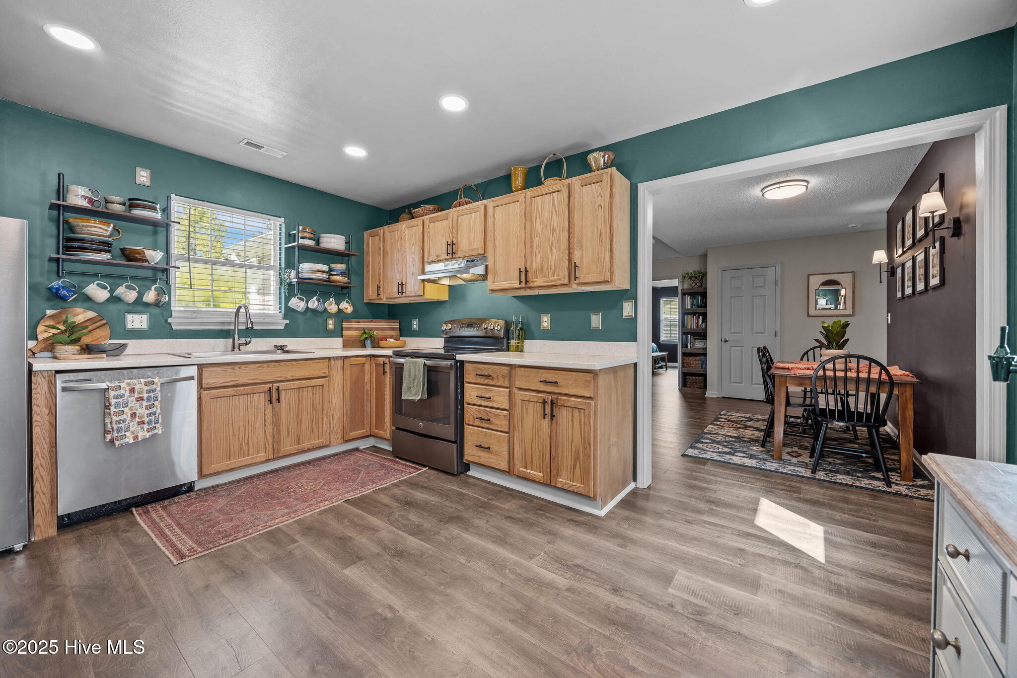 100545928 | Photo 10