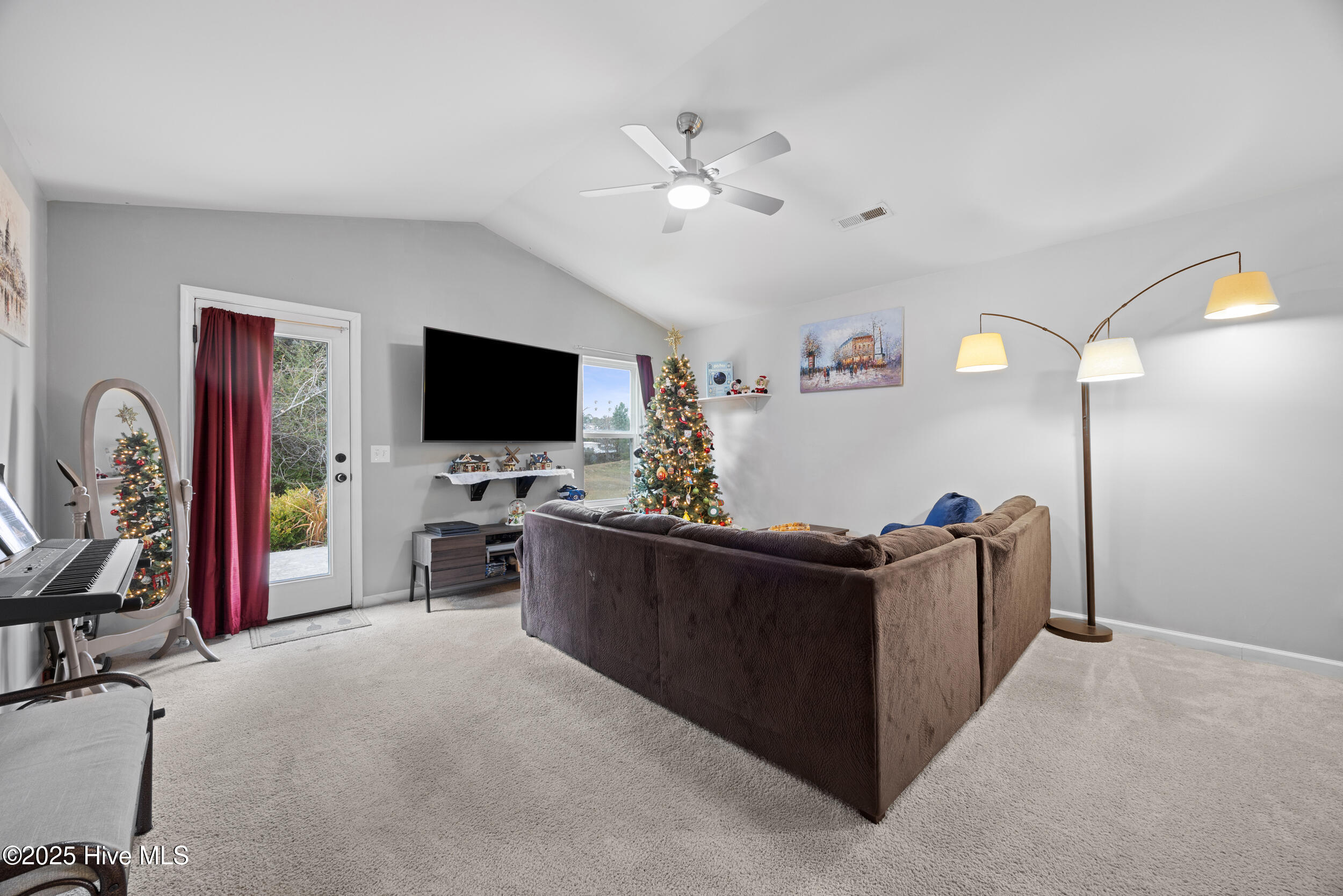 100546201 | Photo 19