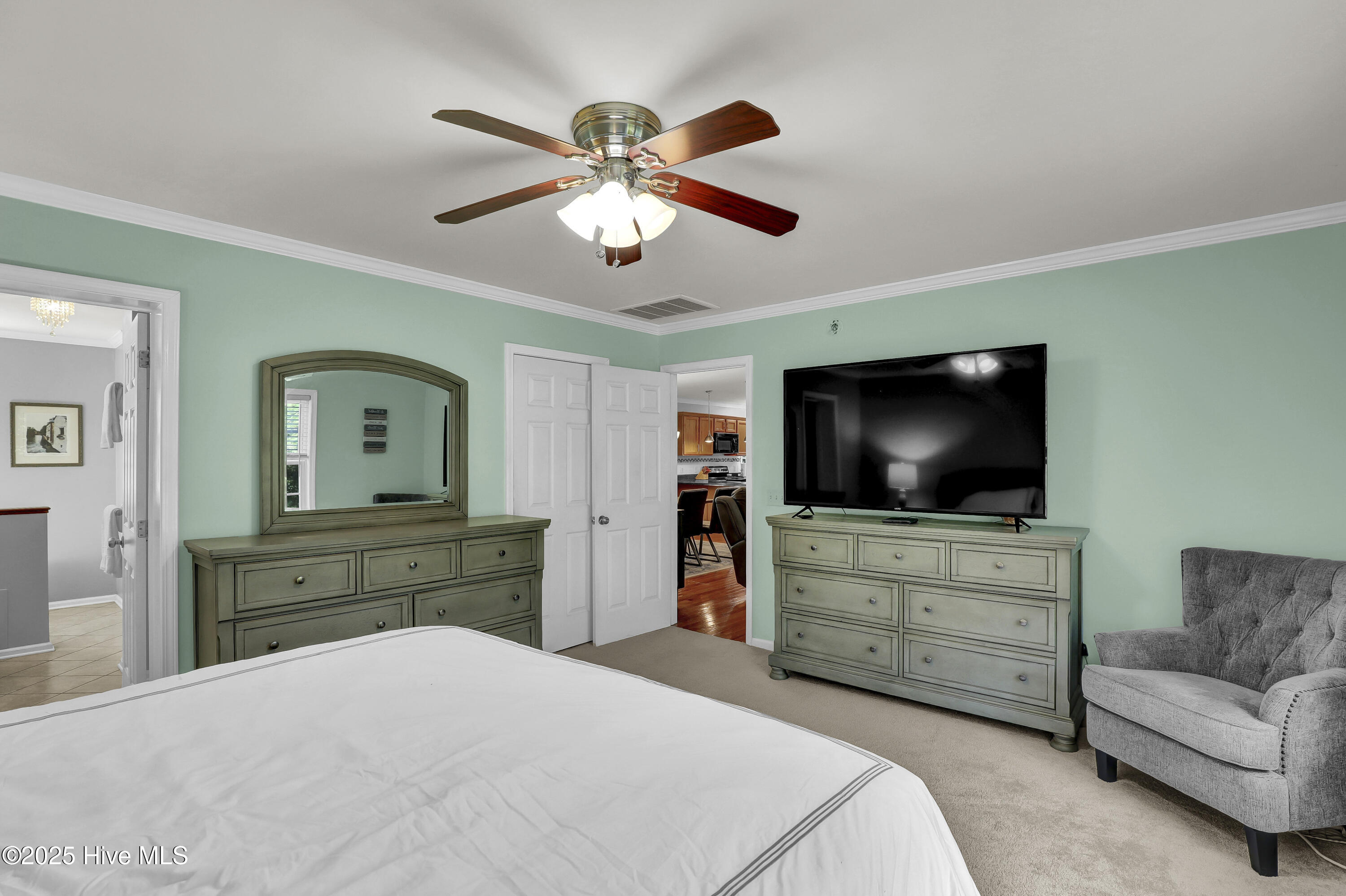 100525389 | Photo 21