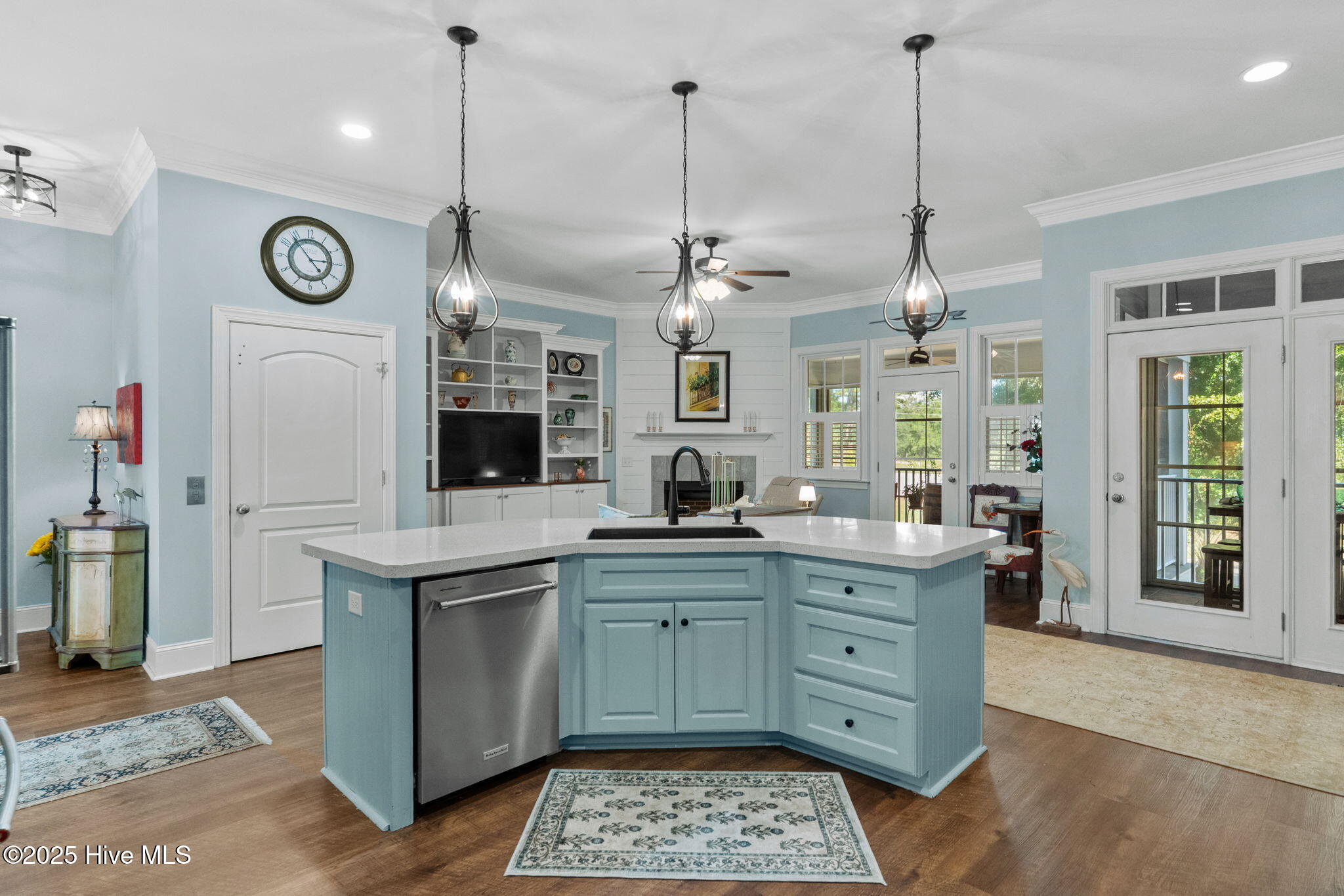 100551443 | Photo 11