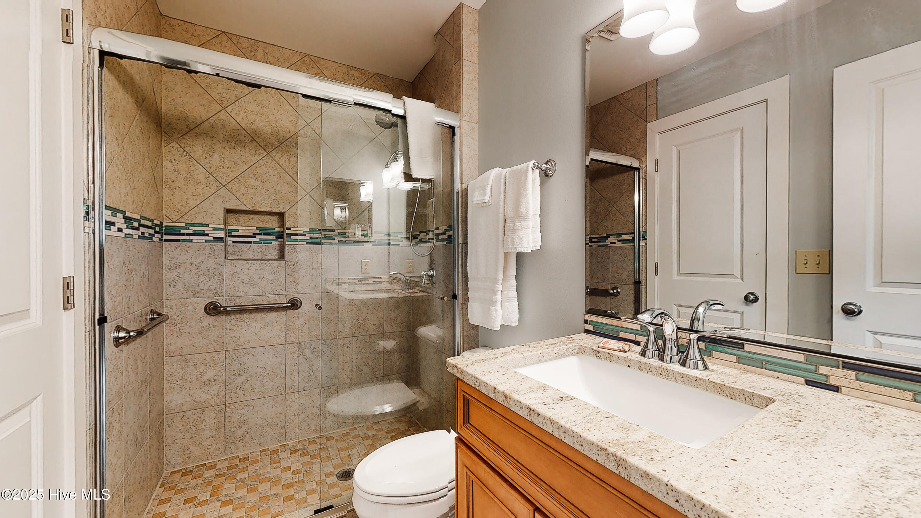 100532230 | Photo 33