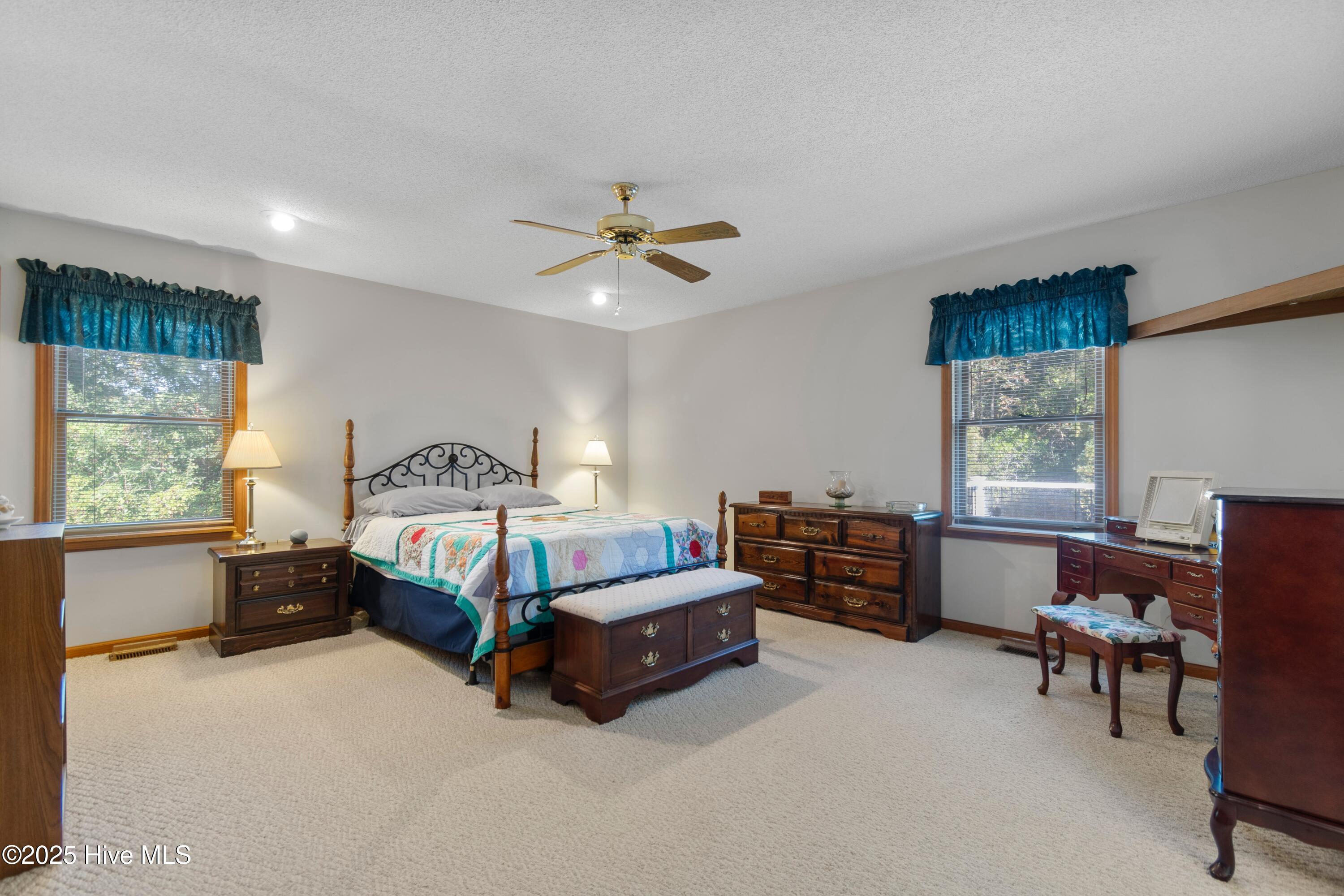 100533822 | Photo 22