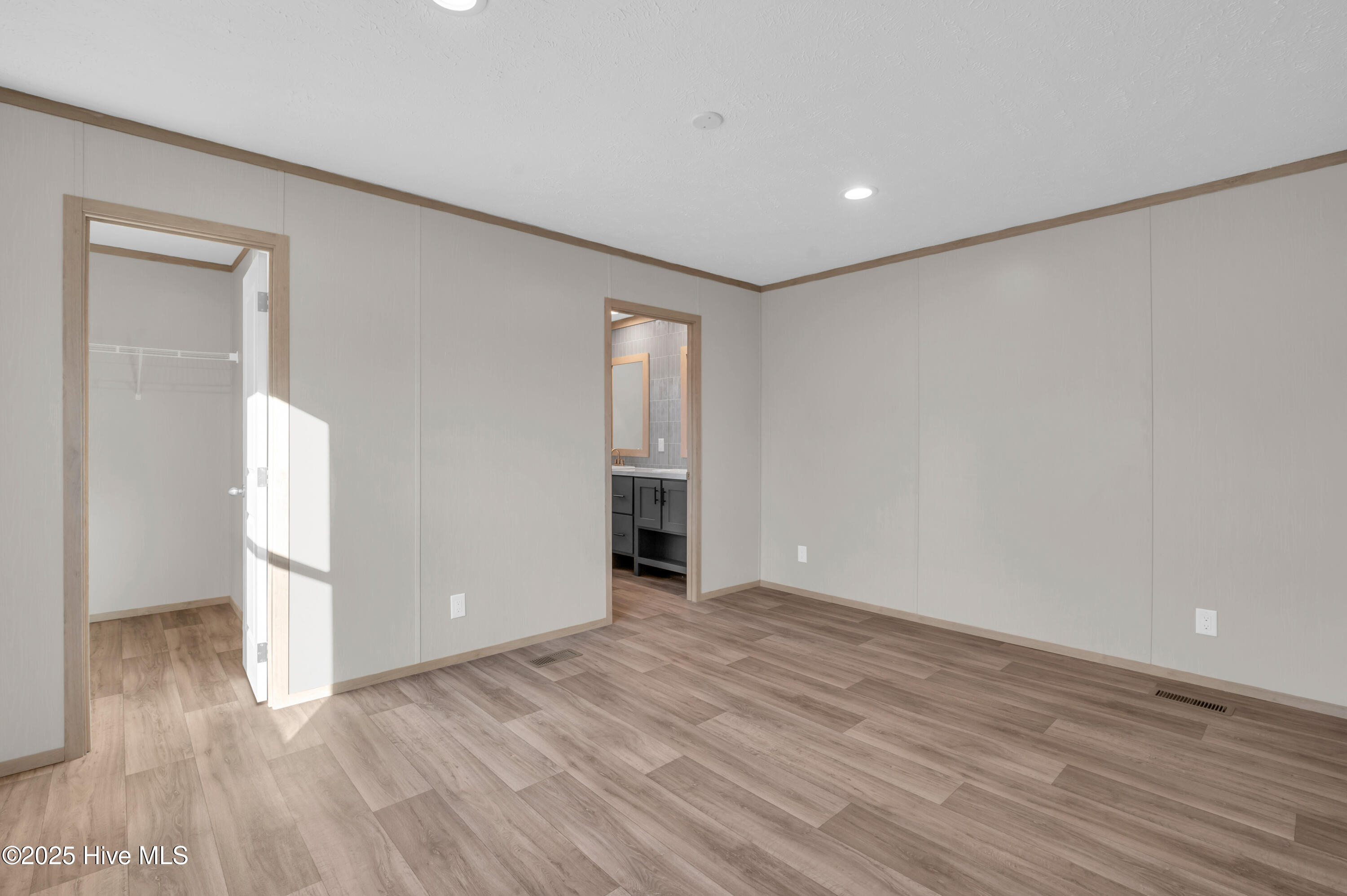 100545094 | Photo 14