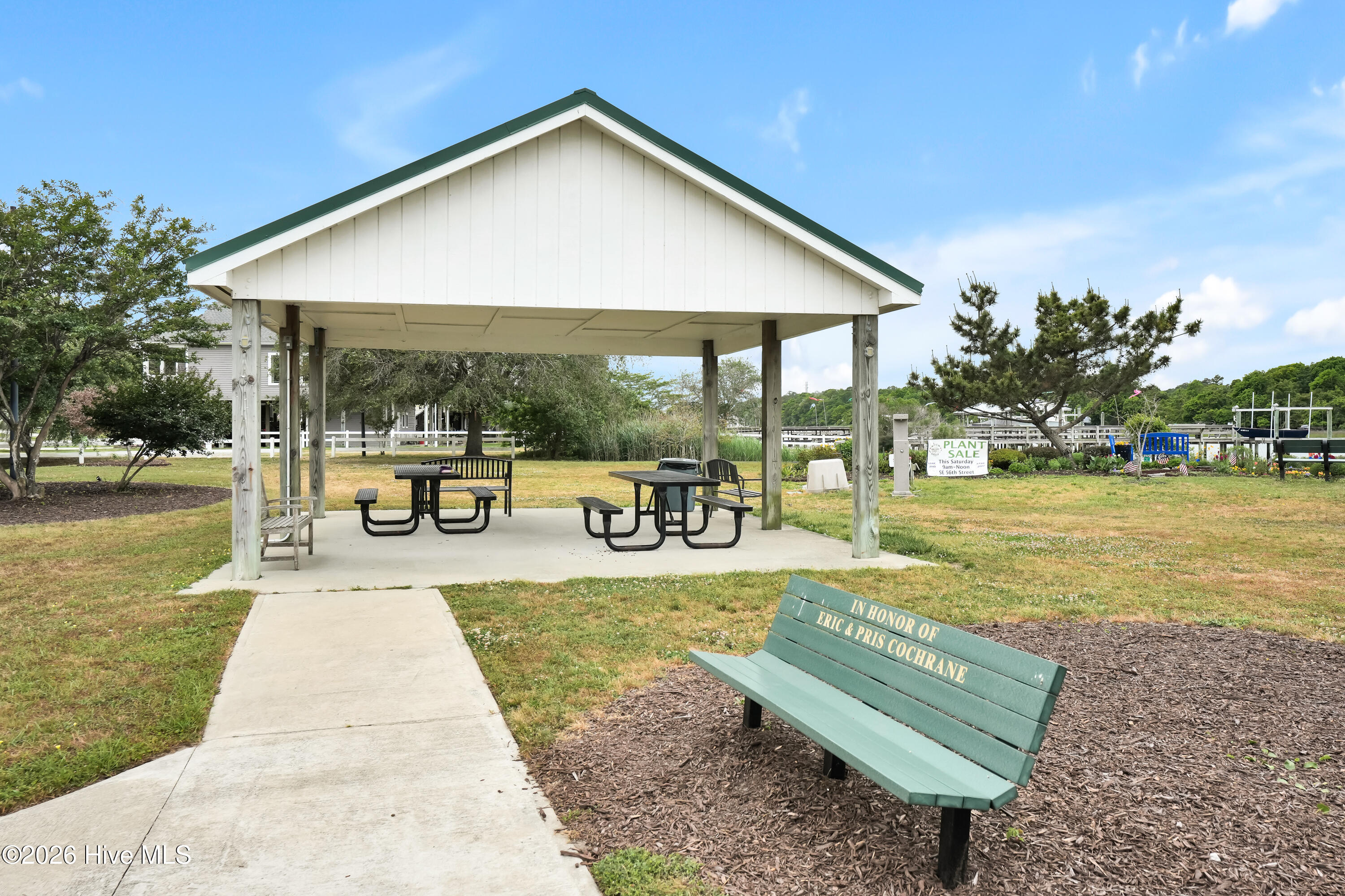 100570261 | Photo 46