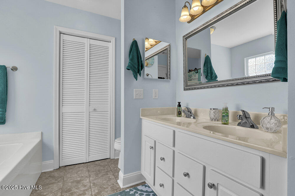 100548530 | Photo 20