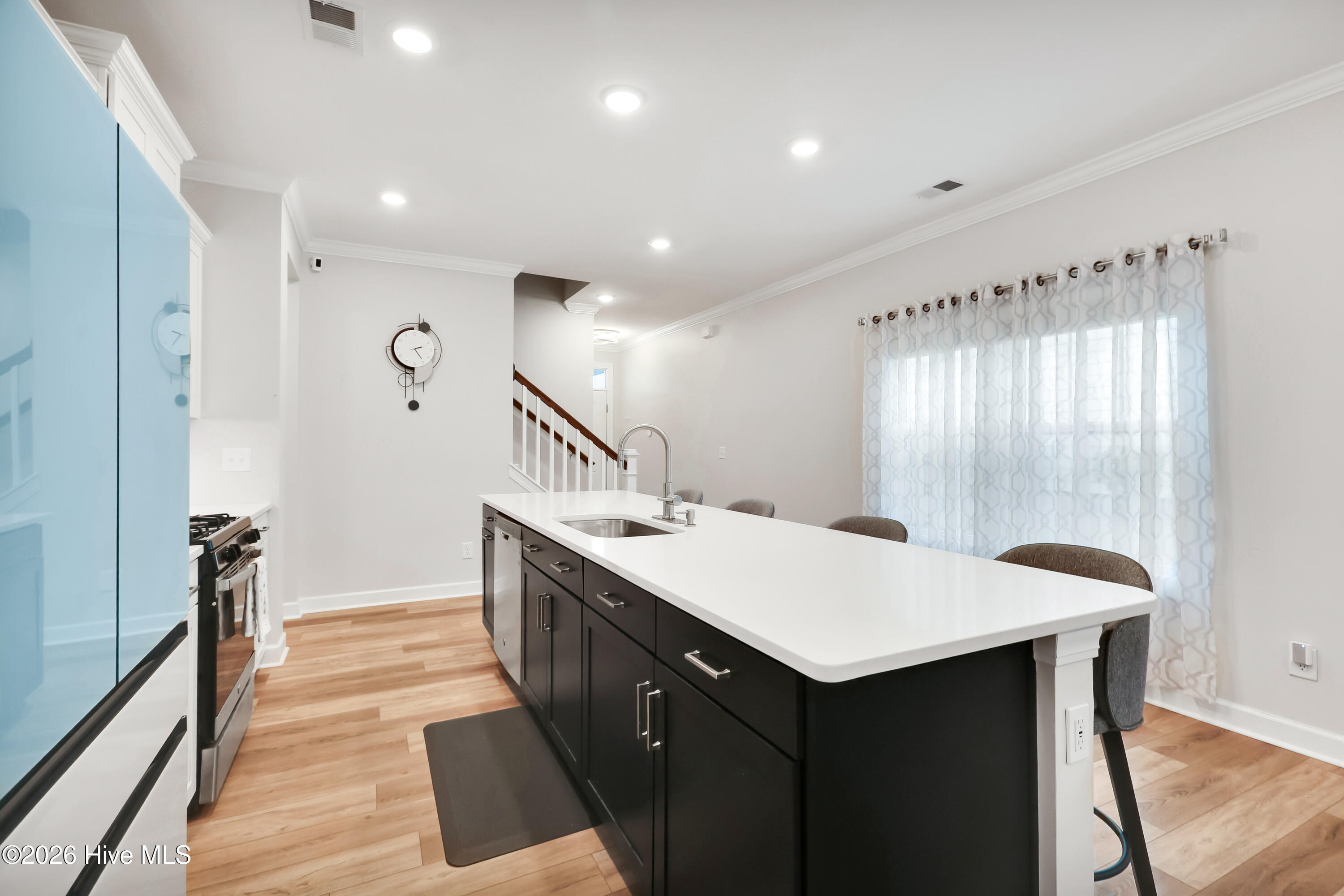 100557185 | Photo 11