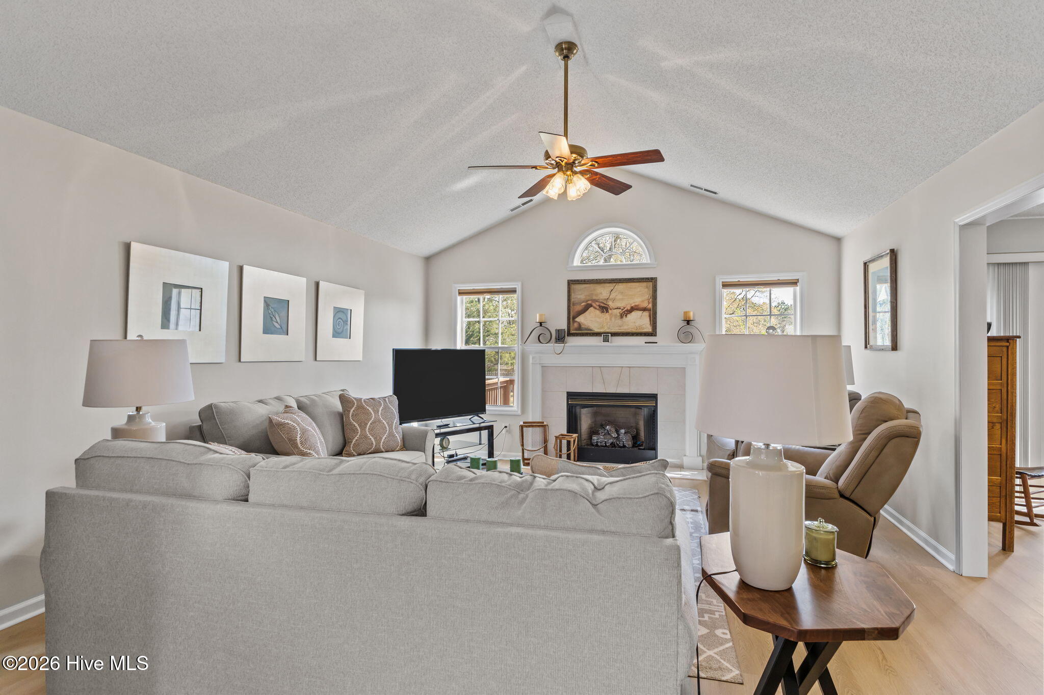 202 Nikida Court, Swansboro, NC 28584 – photo 18: Living Room