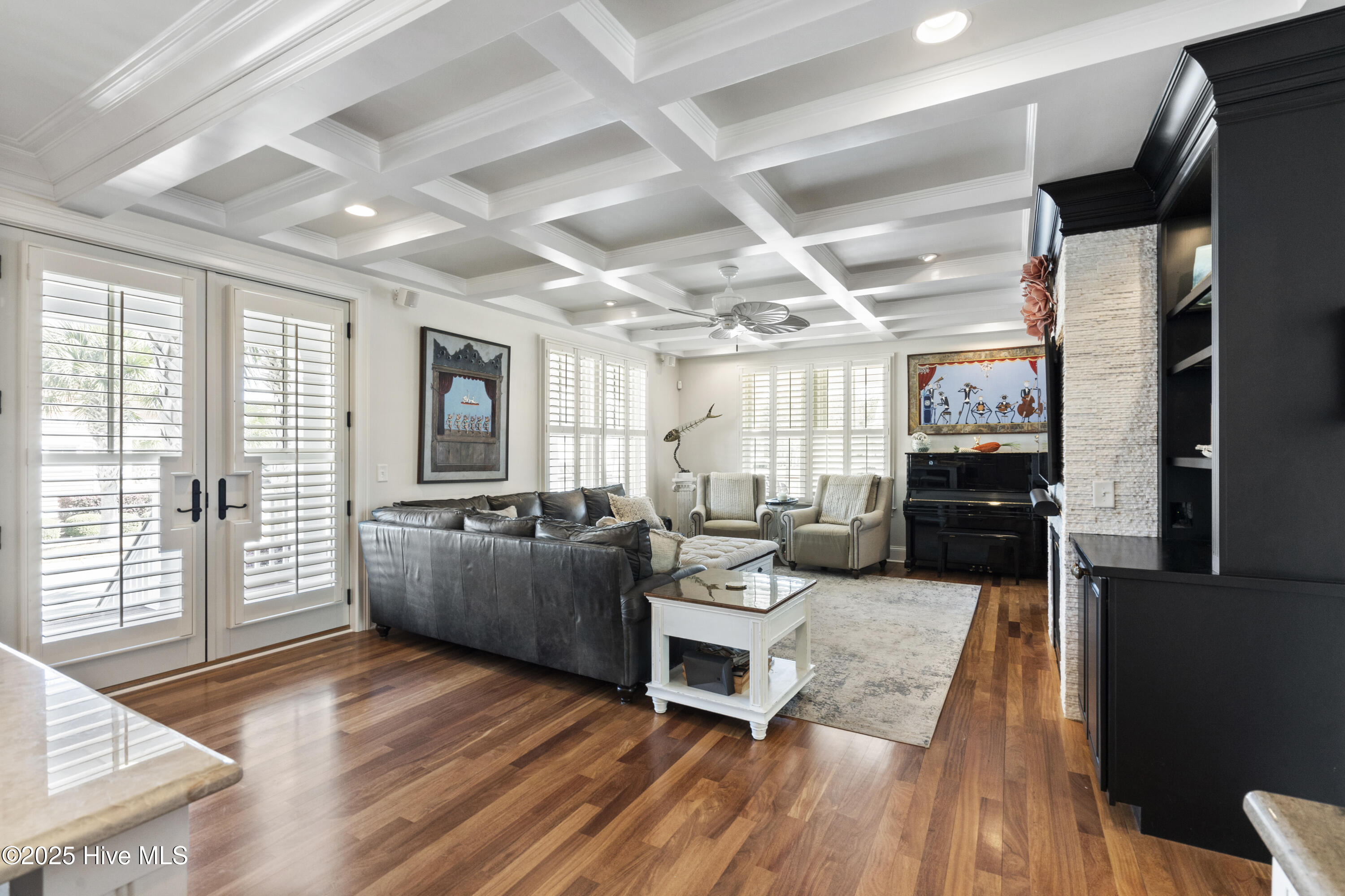 100498817 | Photo 28