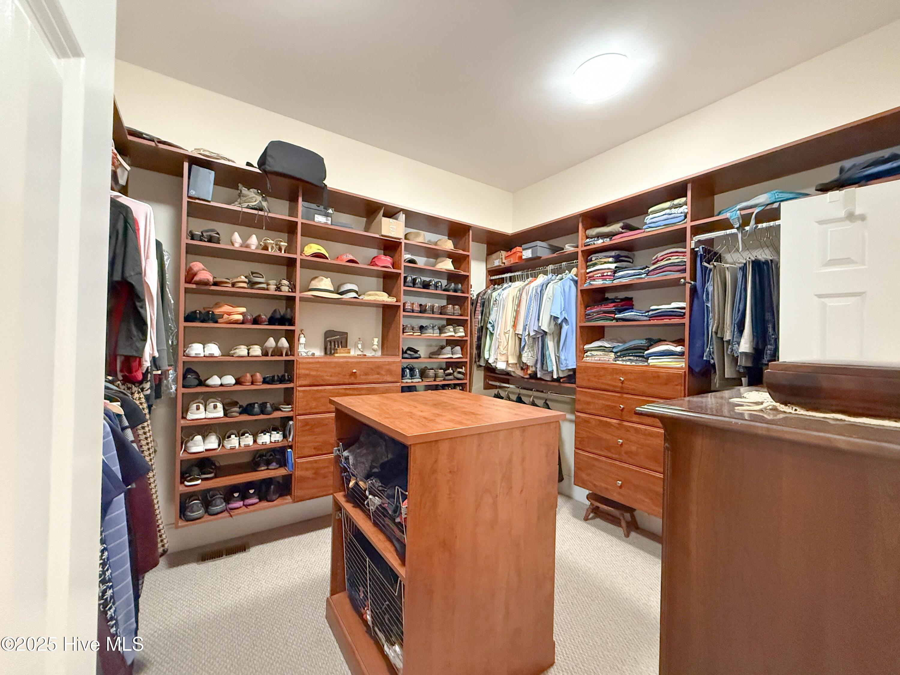 100561292 | Photo 58