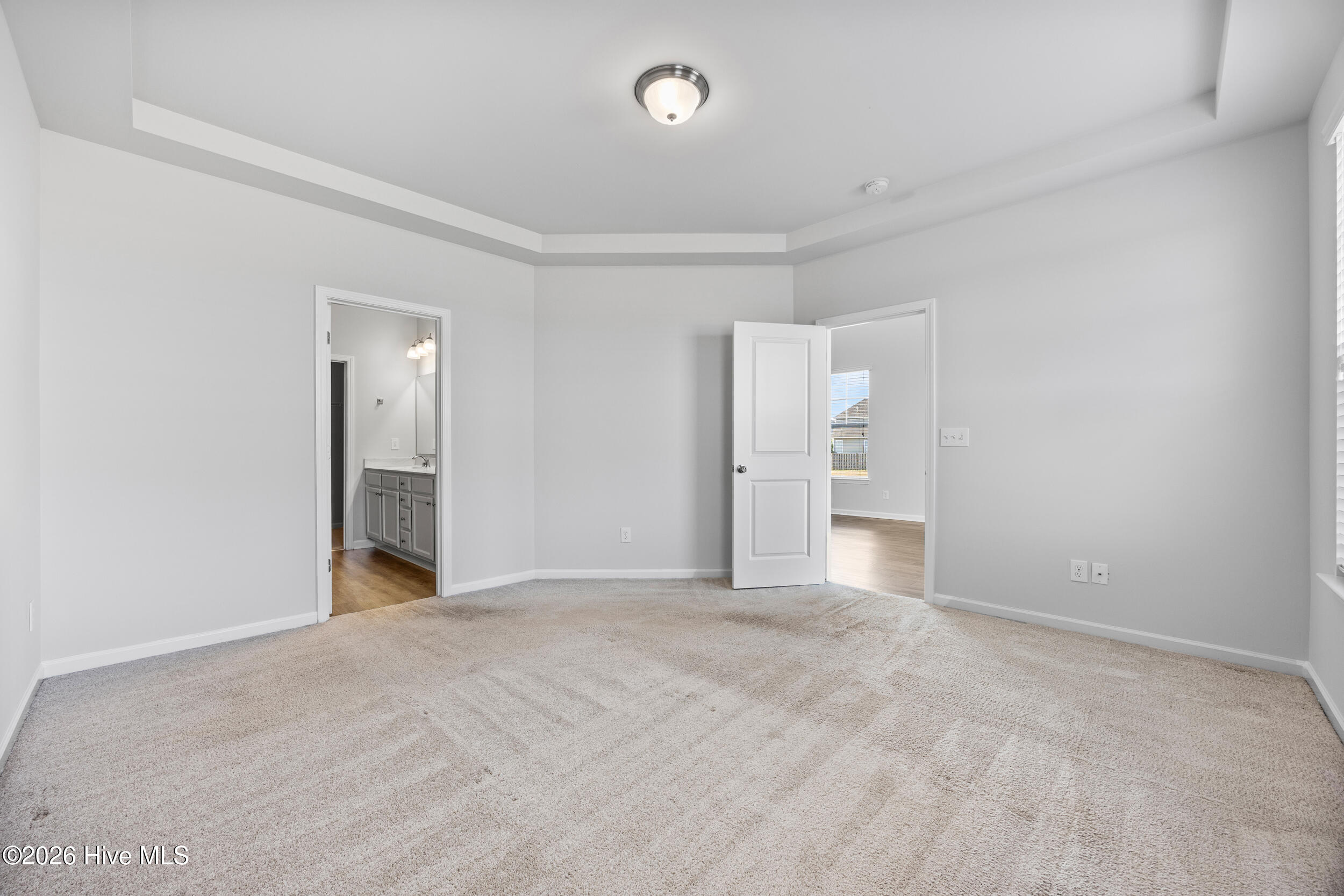 100557487 | Photo 18