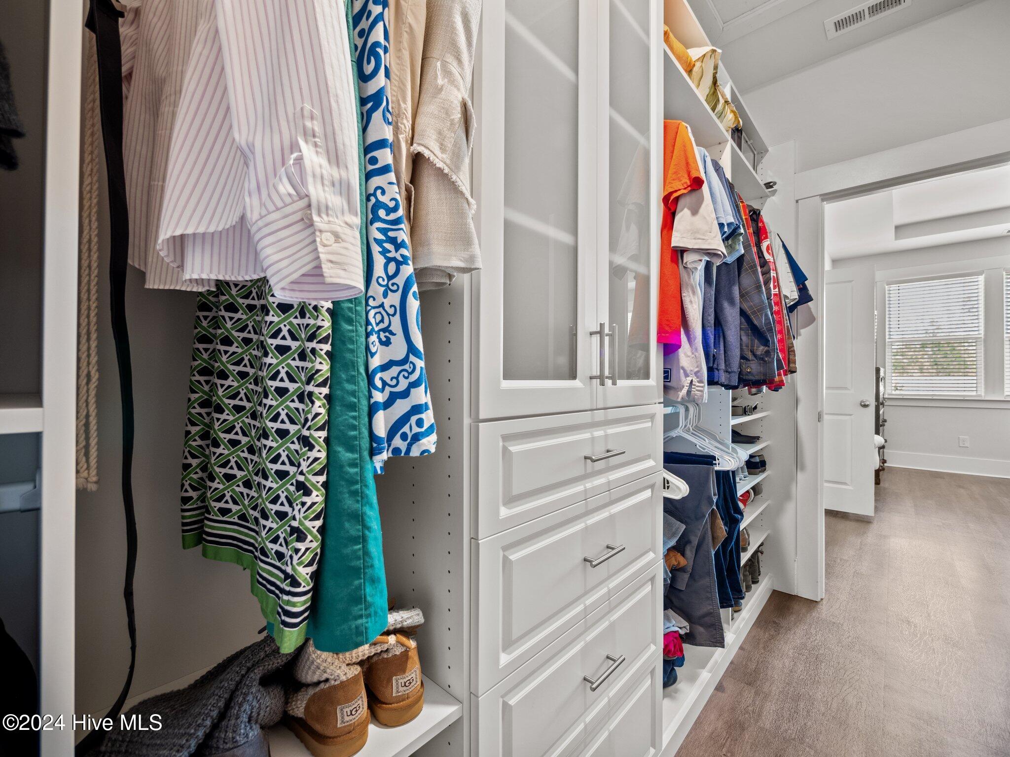 100562894 | Photo 37