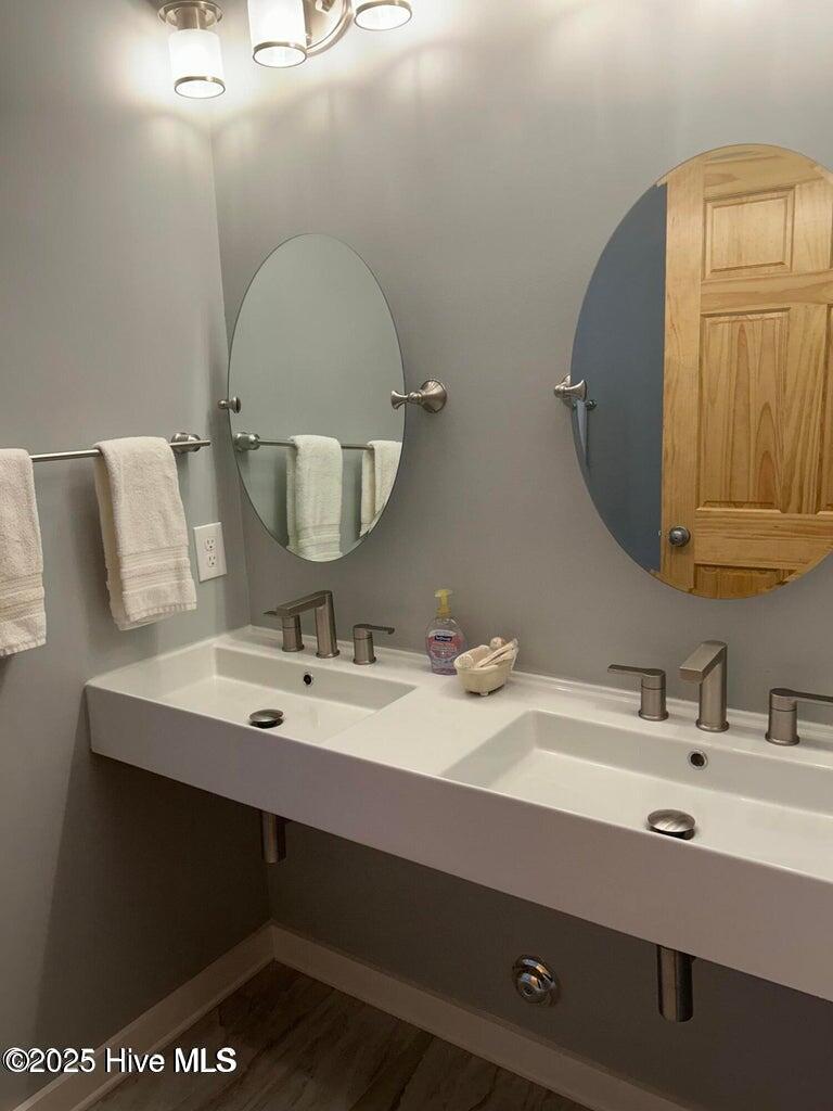 100529389 | Photo 45