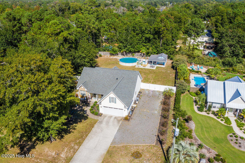 100532845 | Photo 56