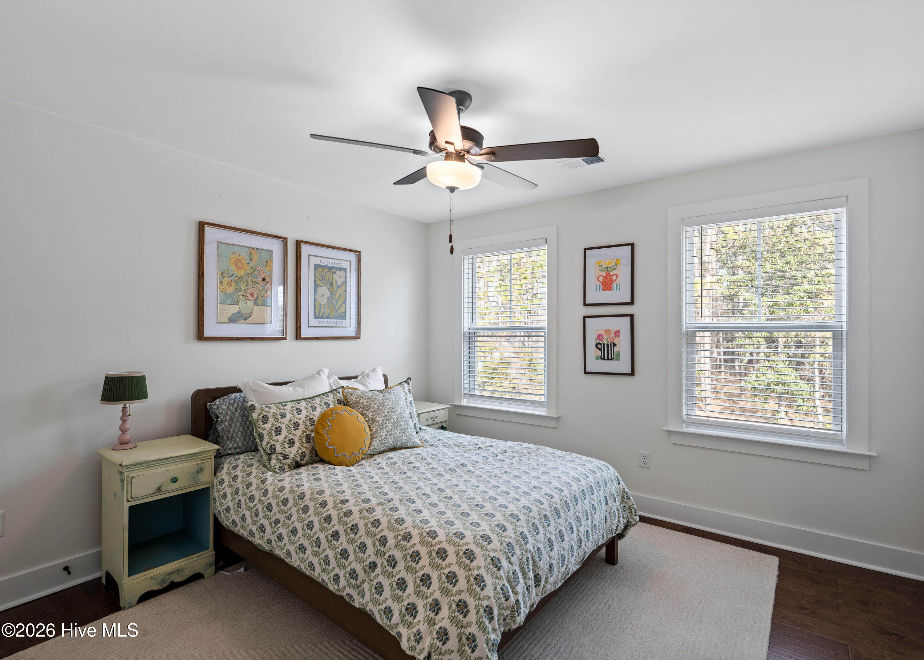 100548609 | Photo 34