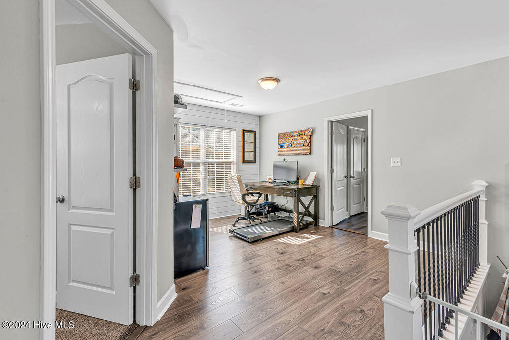 100543856 | Photo 28