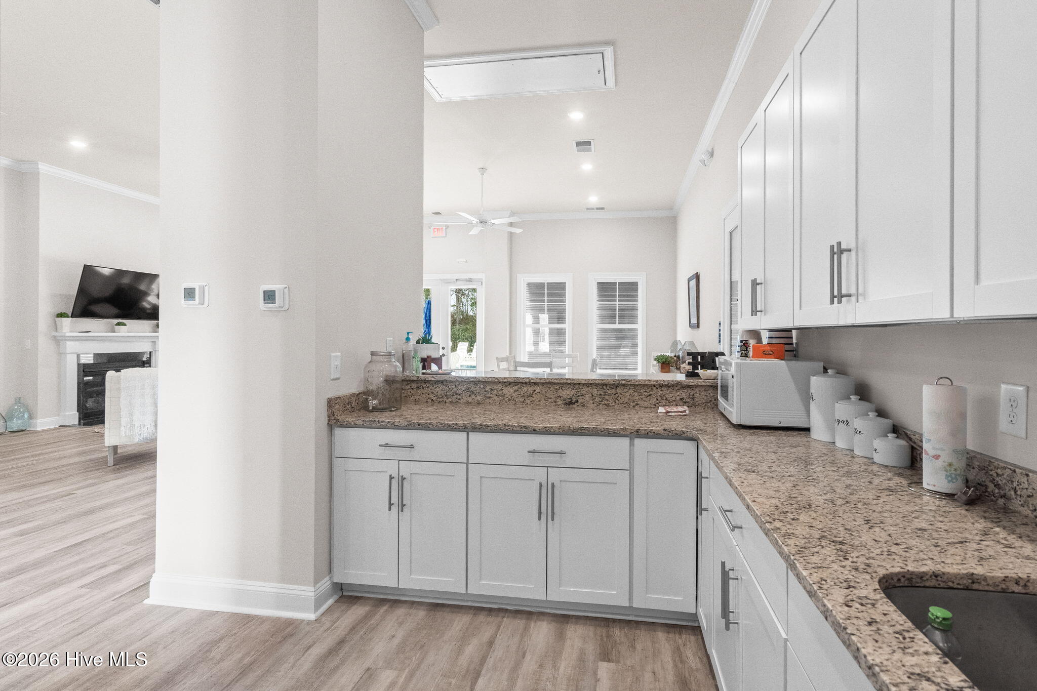 100557822 | Photo 41