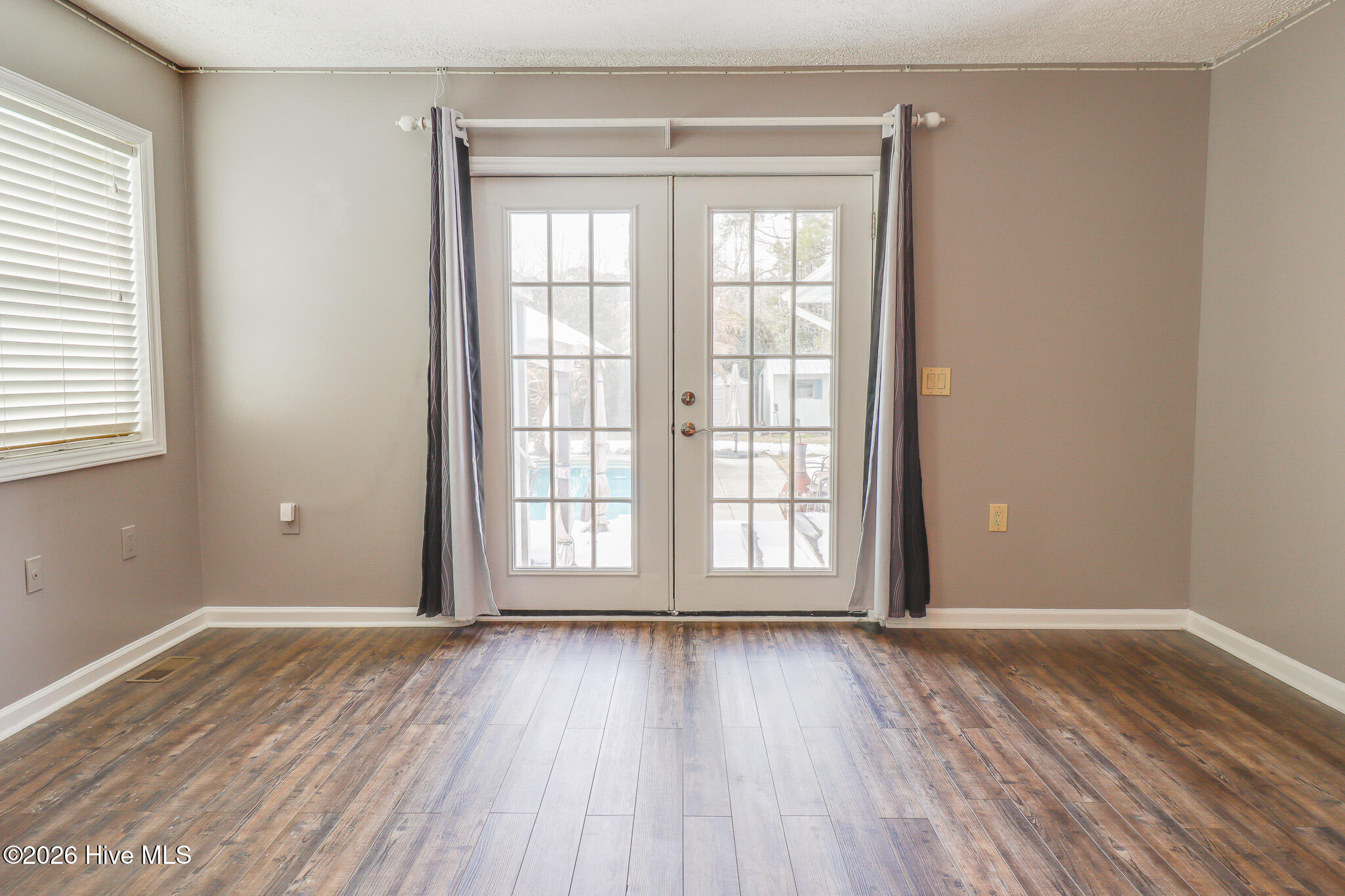 100544057 | Photo 24