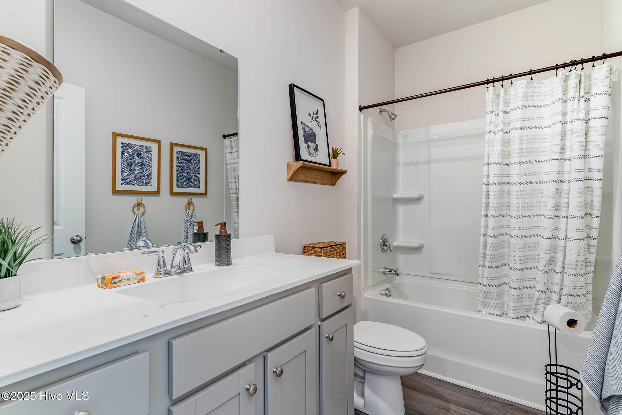 100541867 | Photo 19