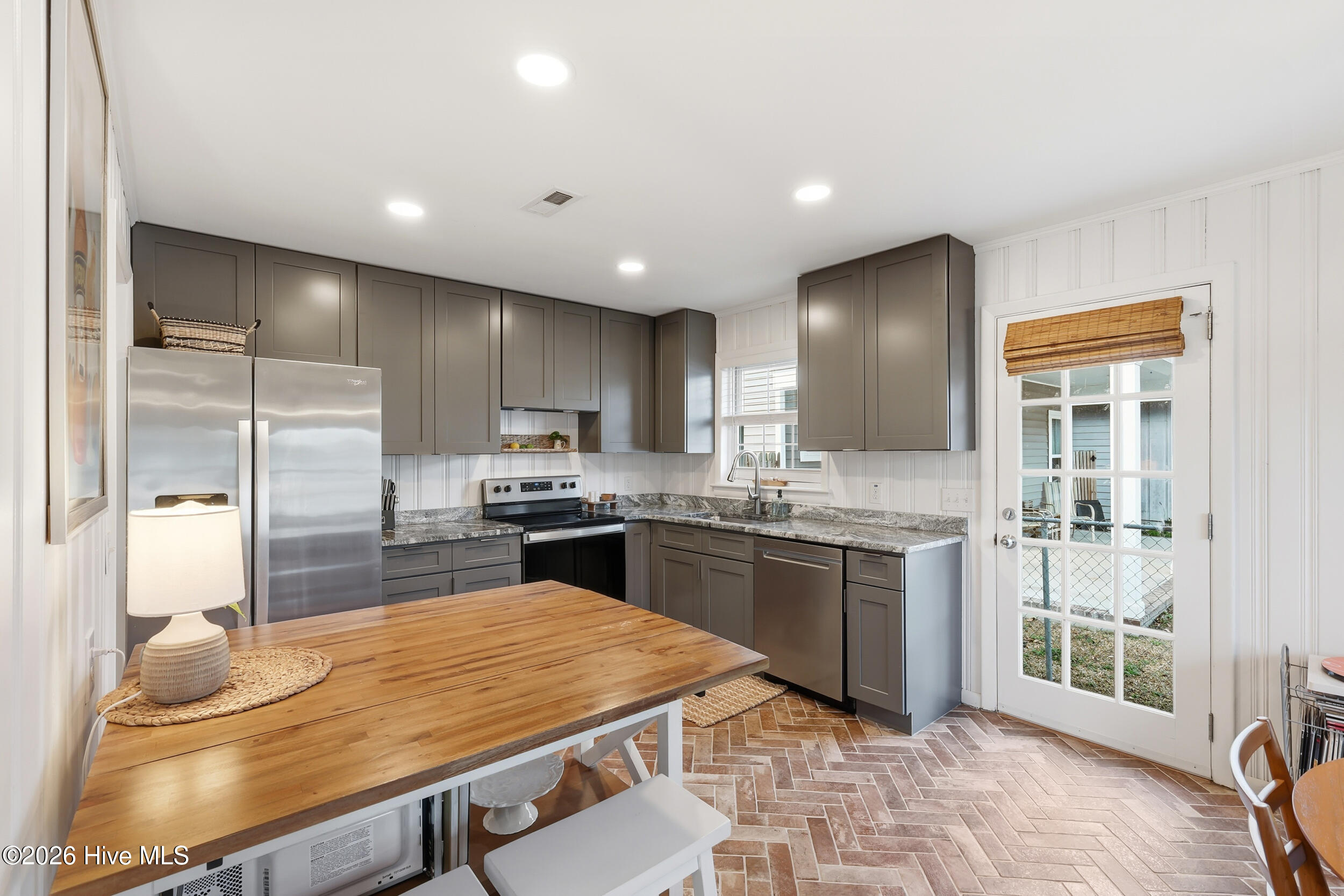 100547874 | Photo 13