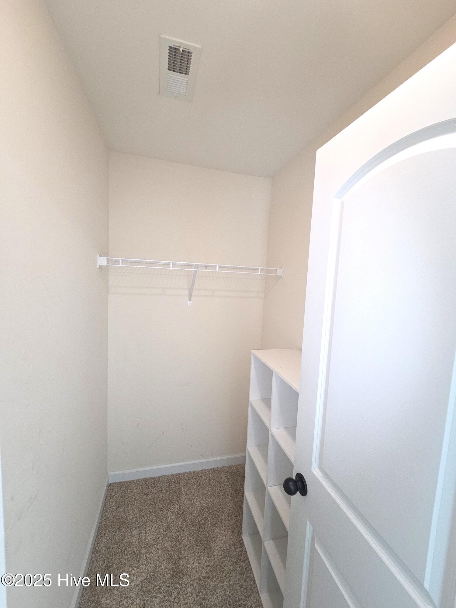 100527843 | Photo 26