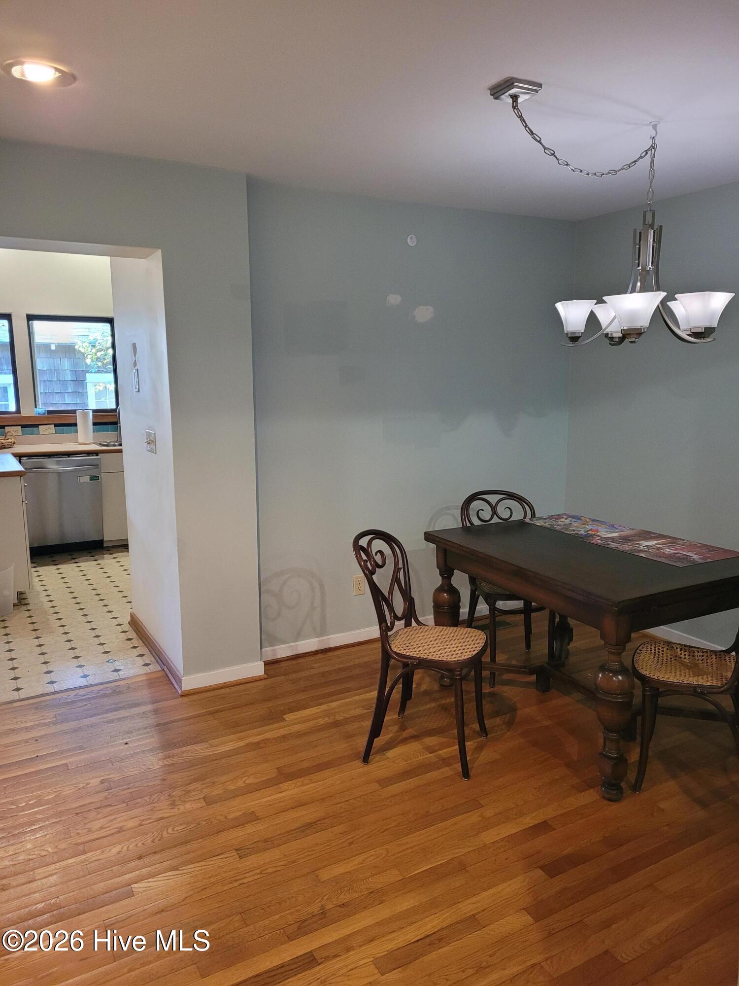 100549225 | Photo 12