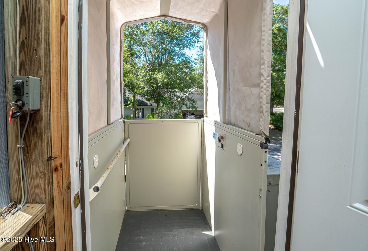 100532611 | Photo 51