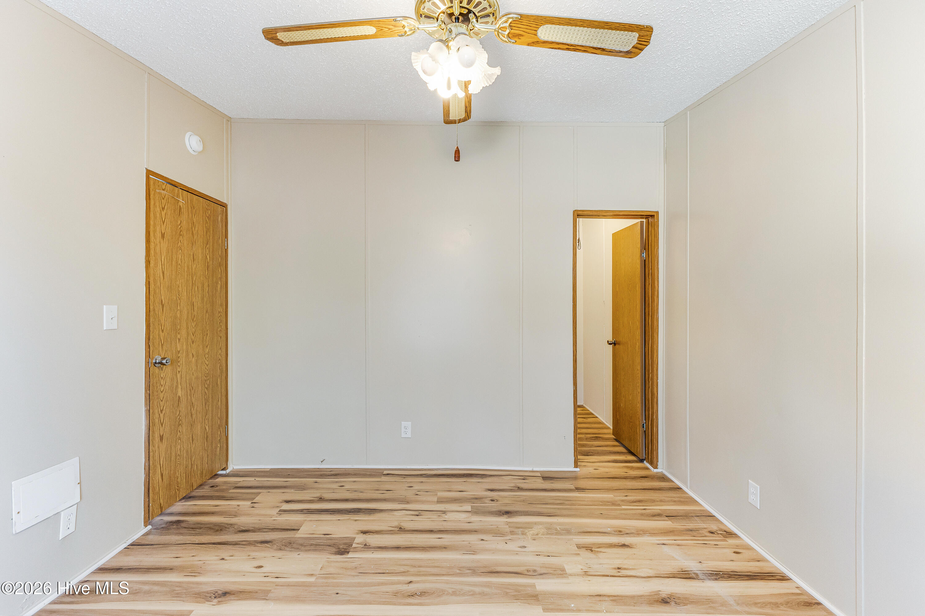 100564179 | Photo 16