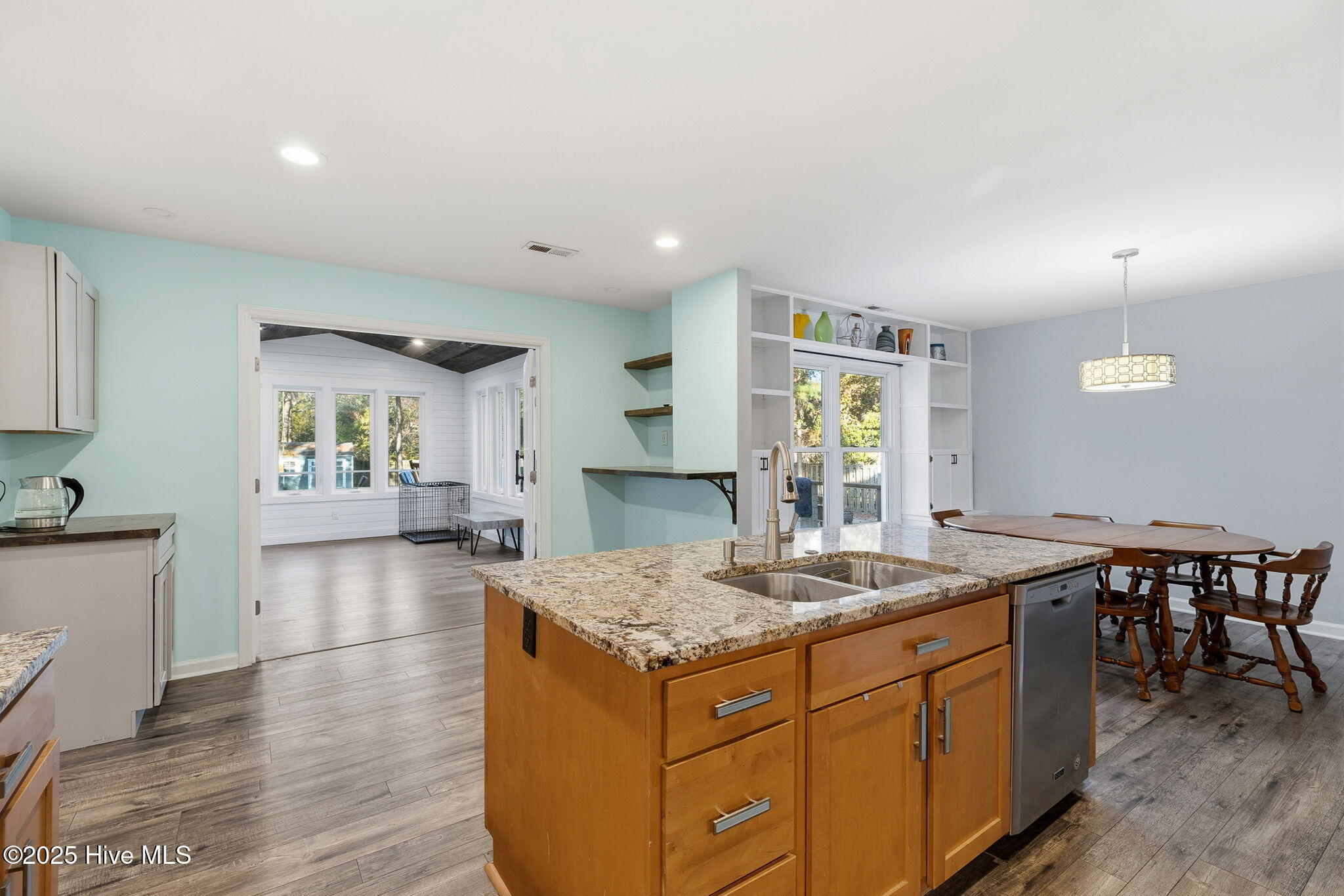 100545269 | Photo 21