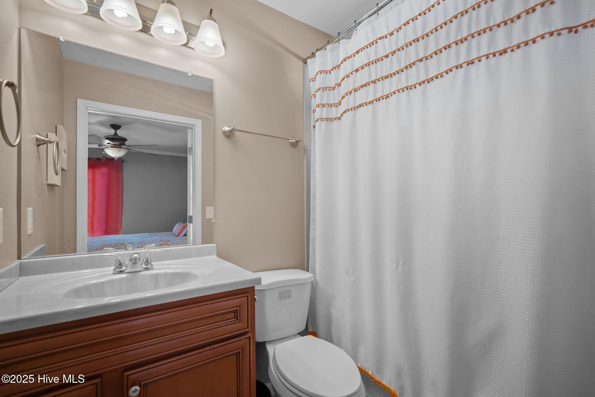 100528642 | Photo 44