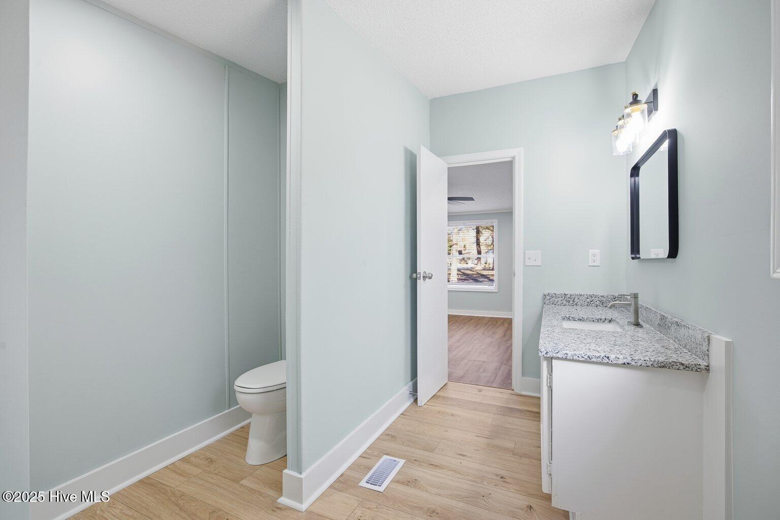 100545127 | Photo 18