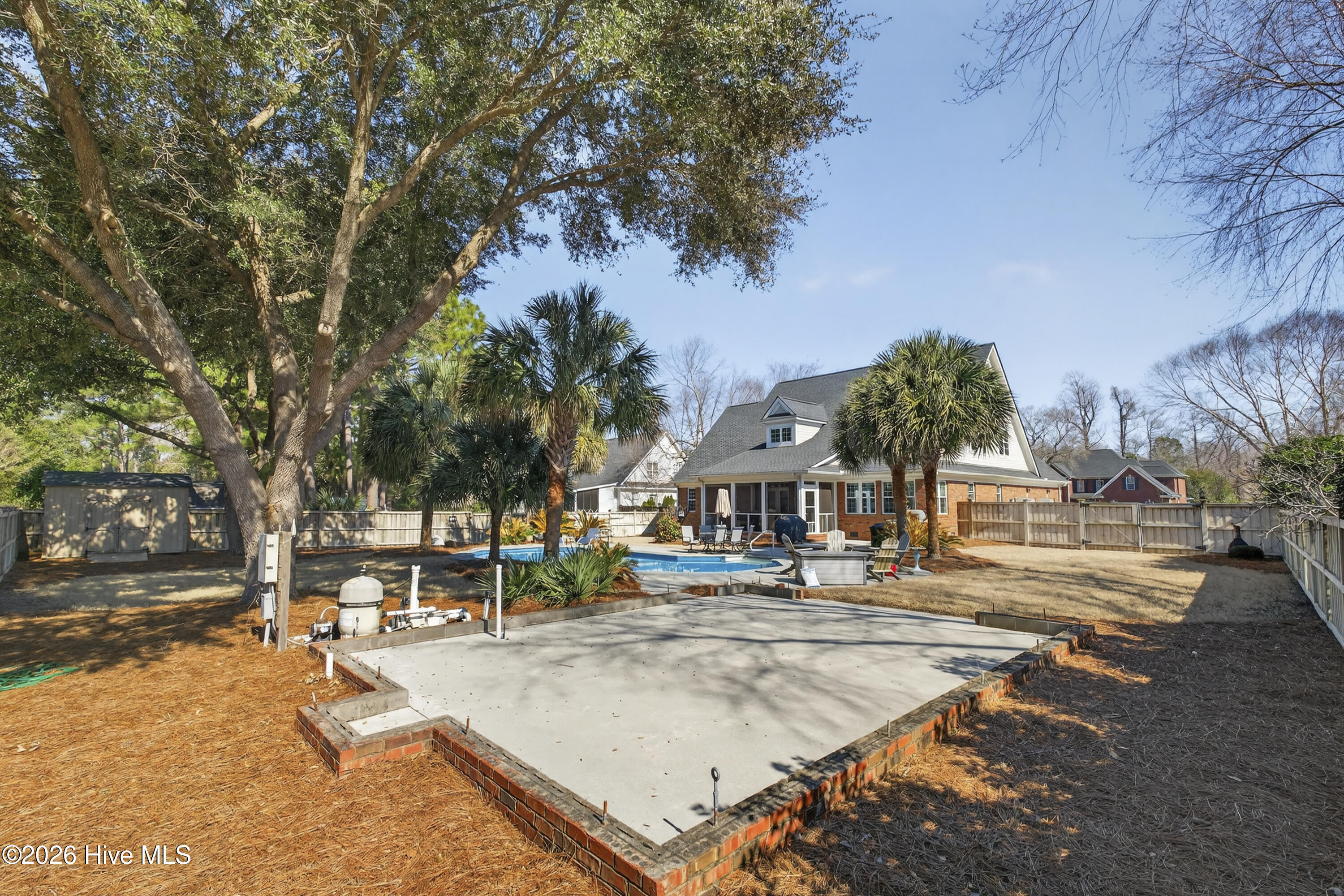 100557887 | Photo 74