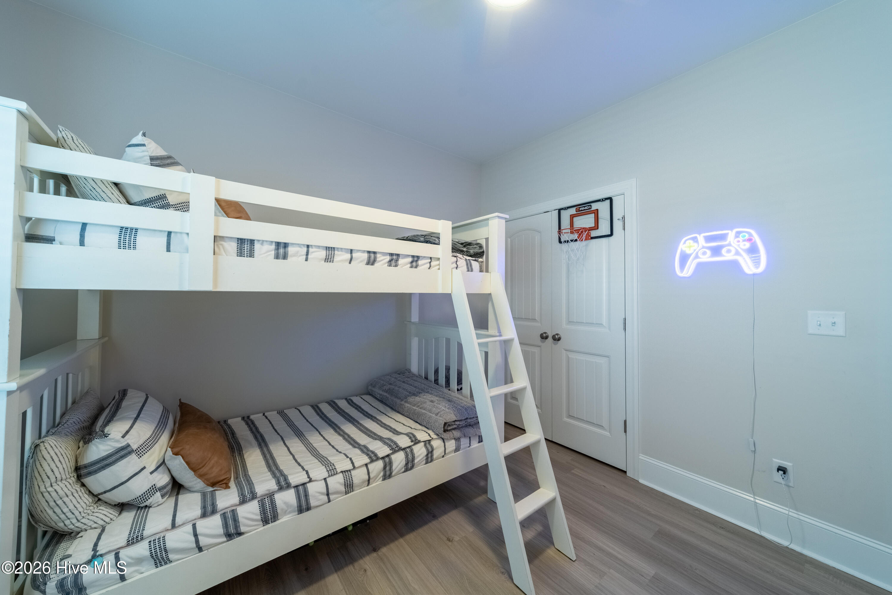 100549108 | Photo 32