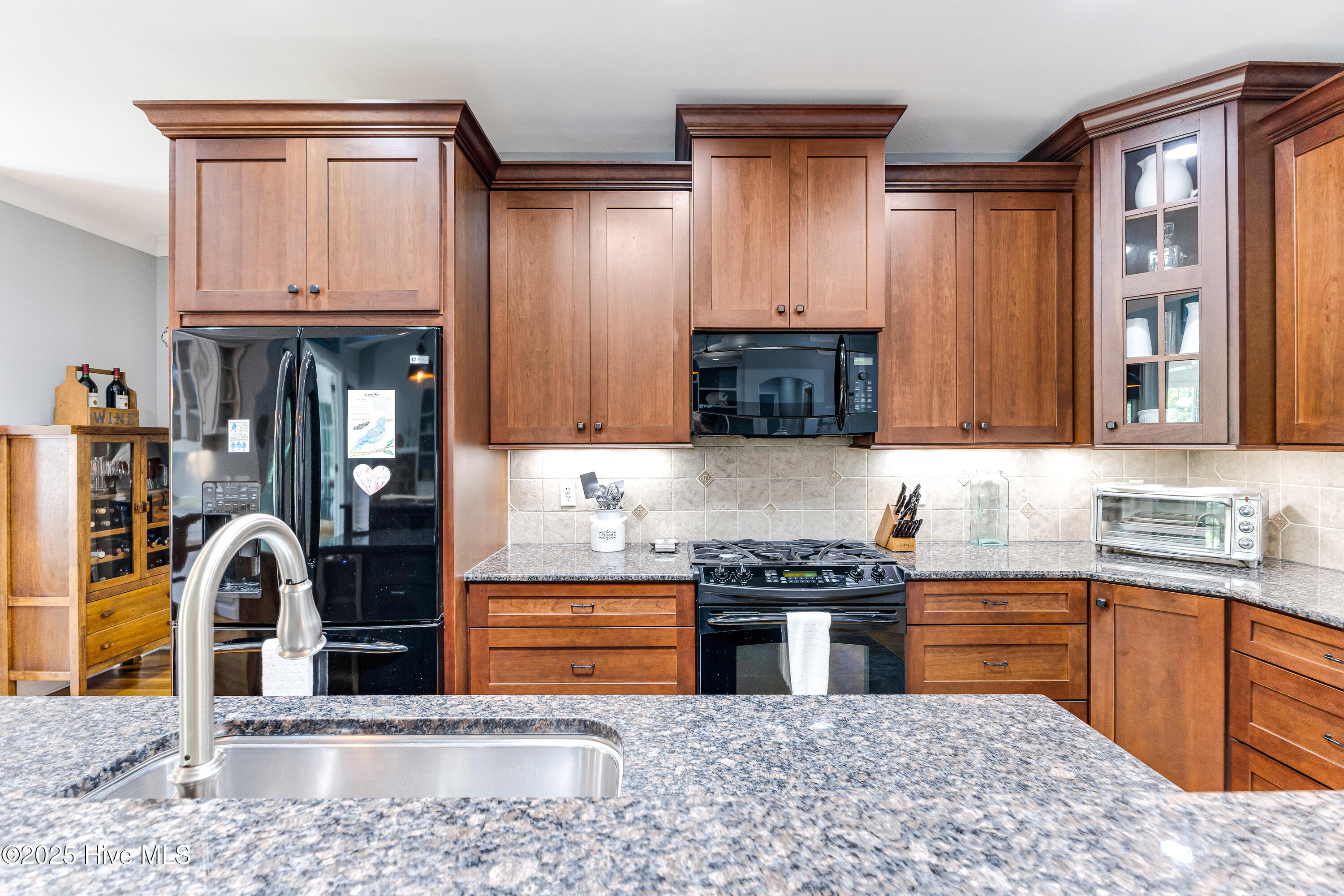 100519190 | Photo 11