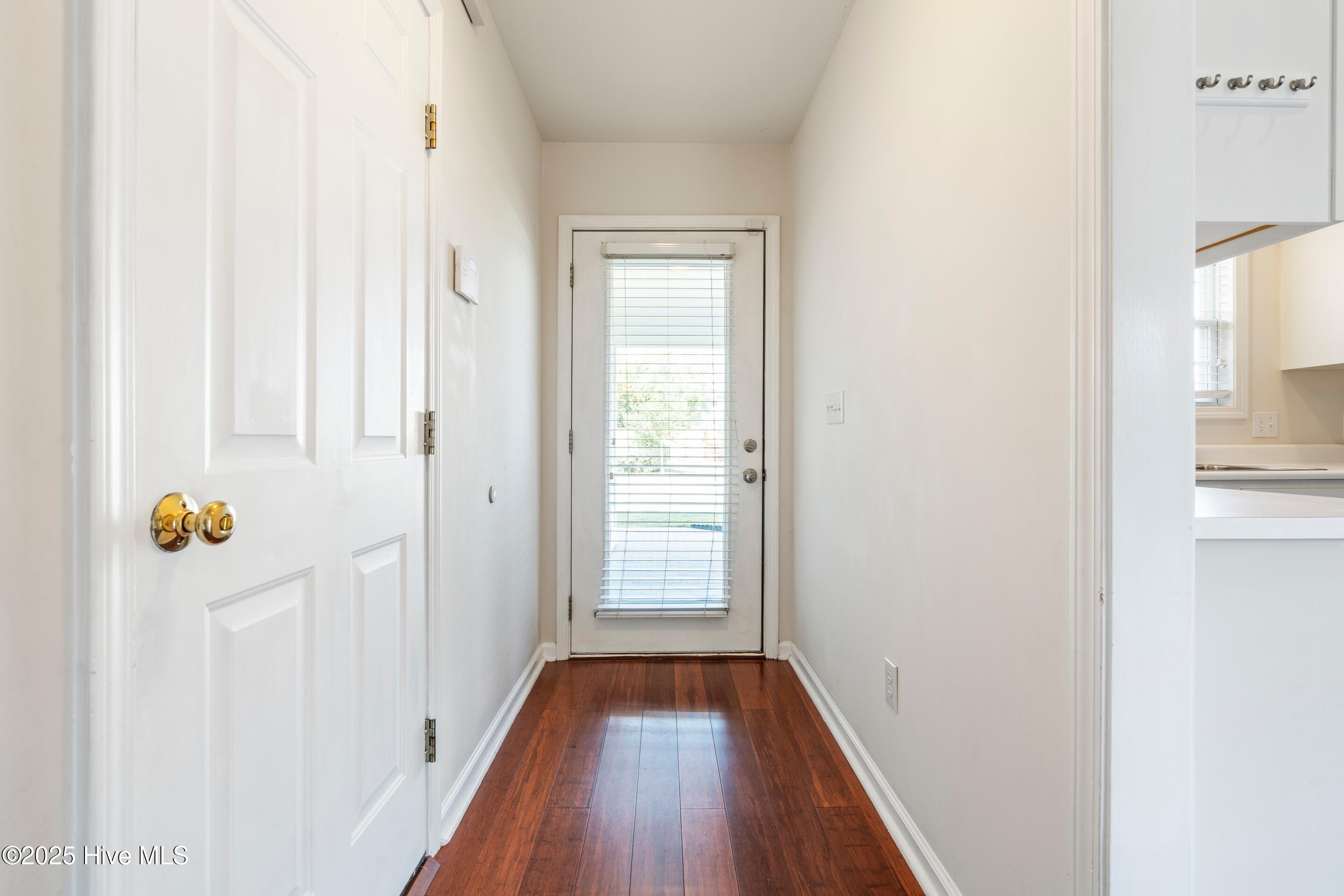 100511628 | Photo 15