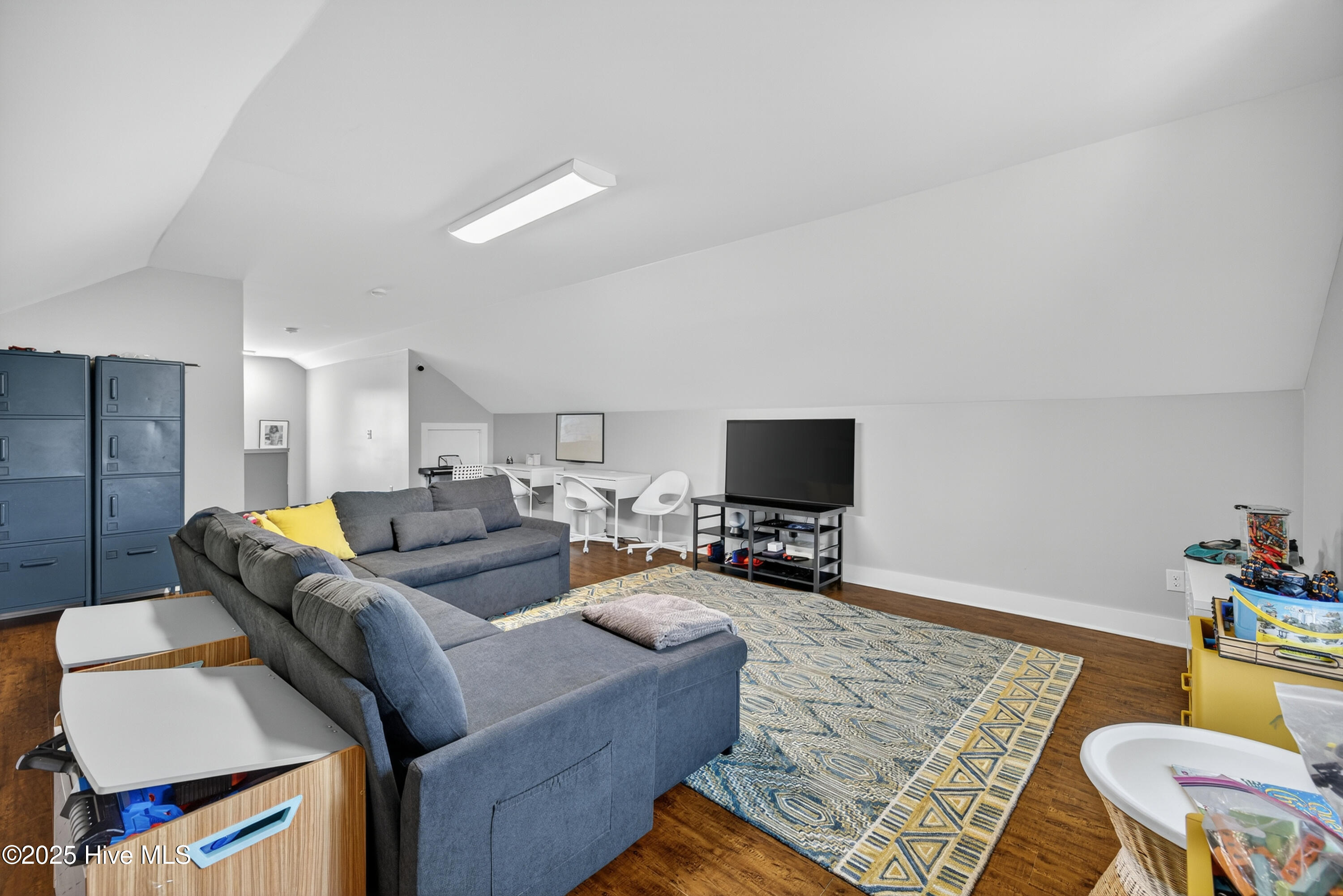 100540063 | Photo 46