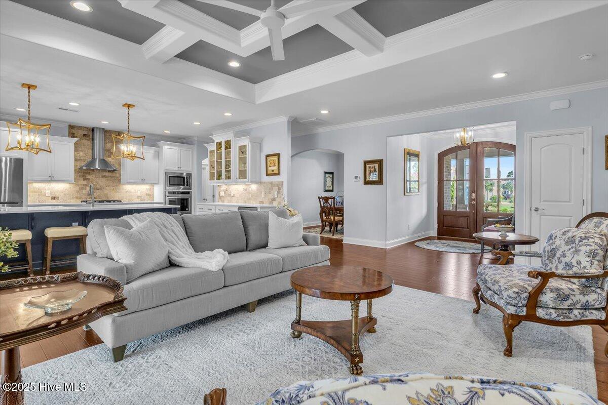 100527091 | Photo 10