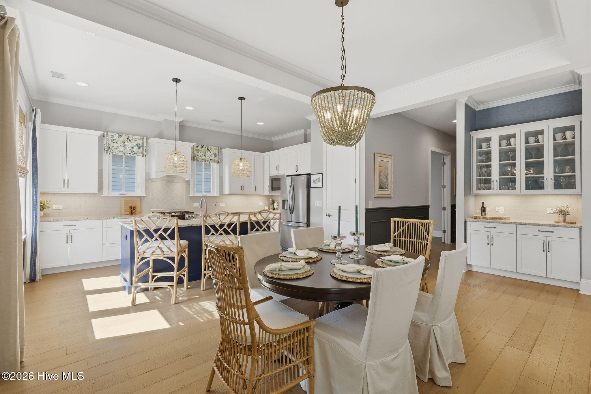 100569190 | Photo 16