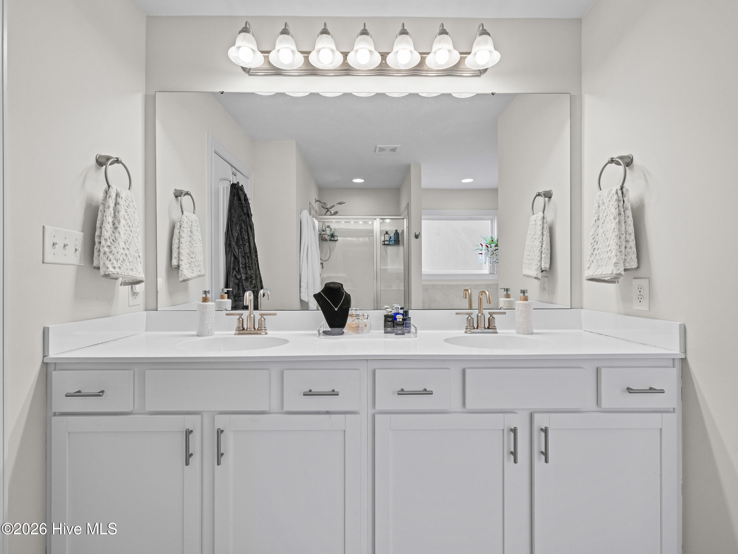 100569509 | Photo 41