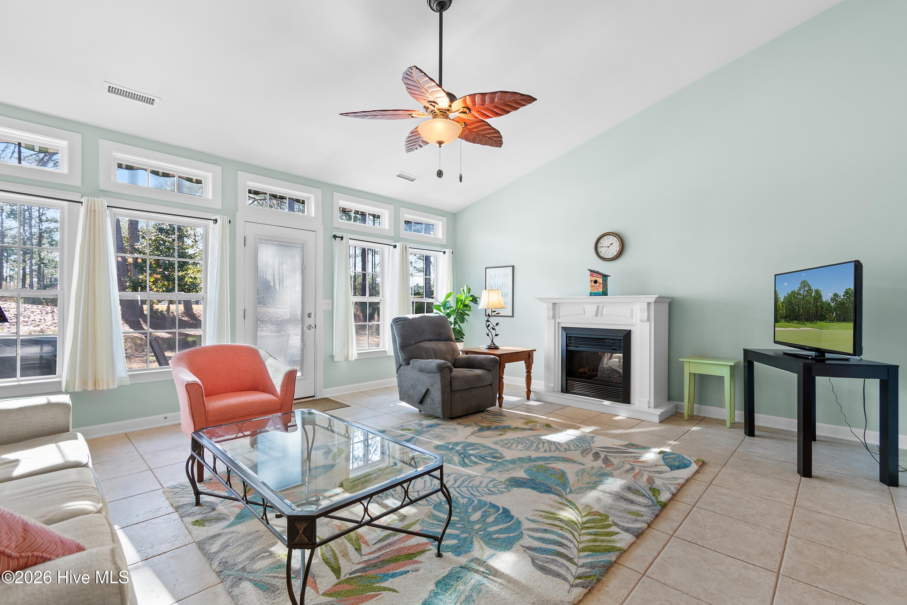 100549811 | Photo 24