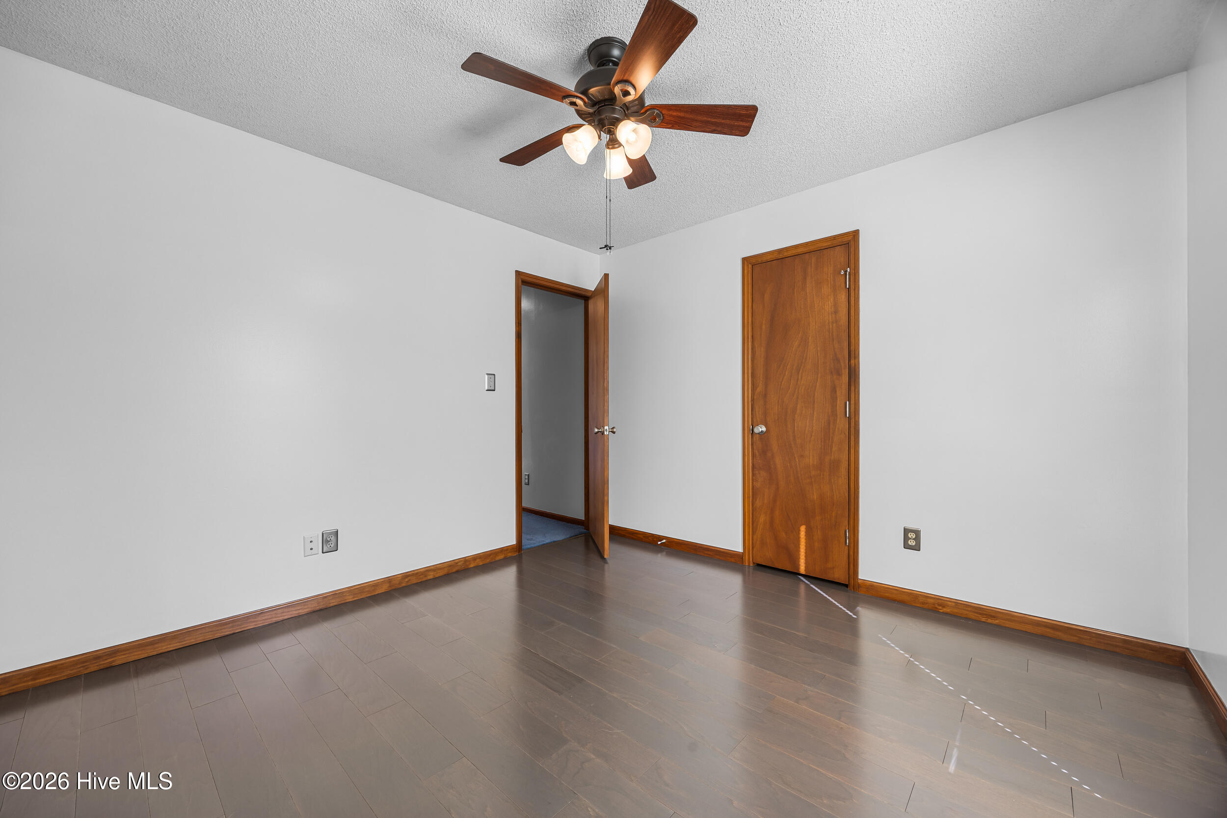 100565895 | Photo 22