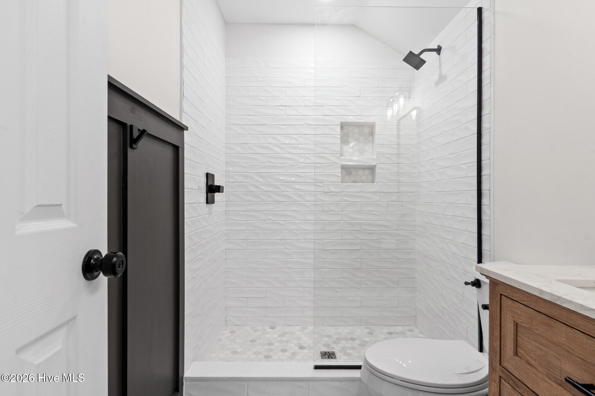 100564426 | Photo 21