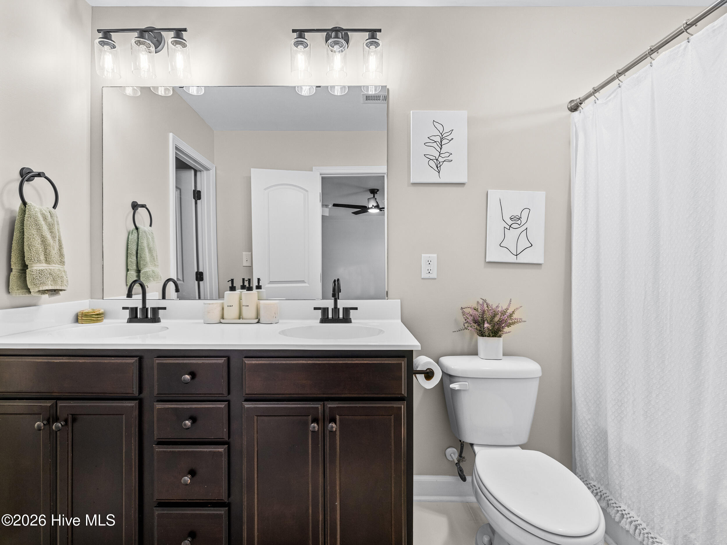 100569588 | Photo 28