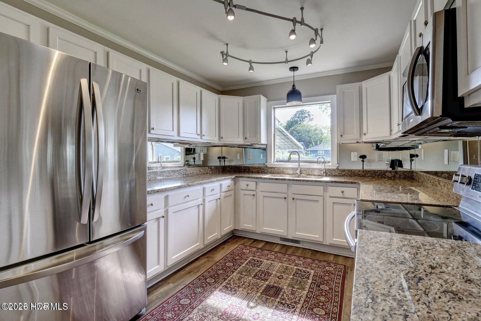 100556867 | Photo 19