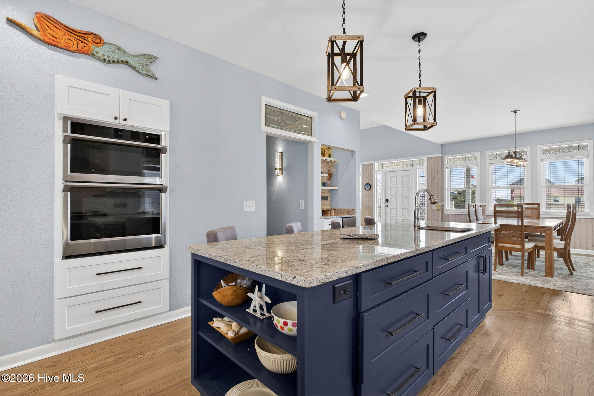 100562885 | Photo 16