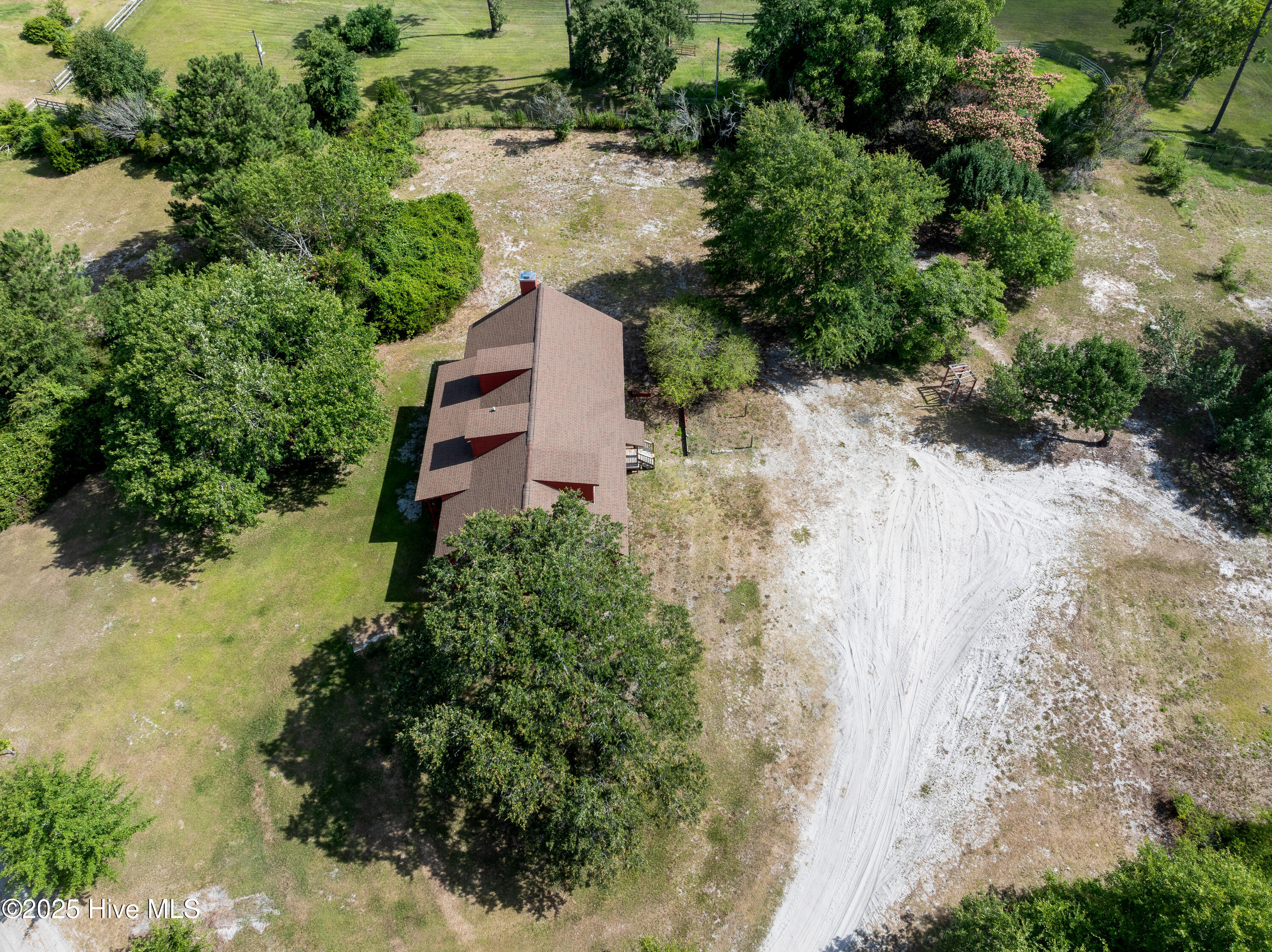 100520463 | Photo 22