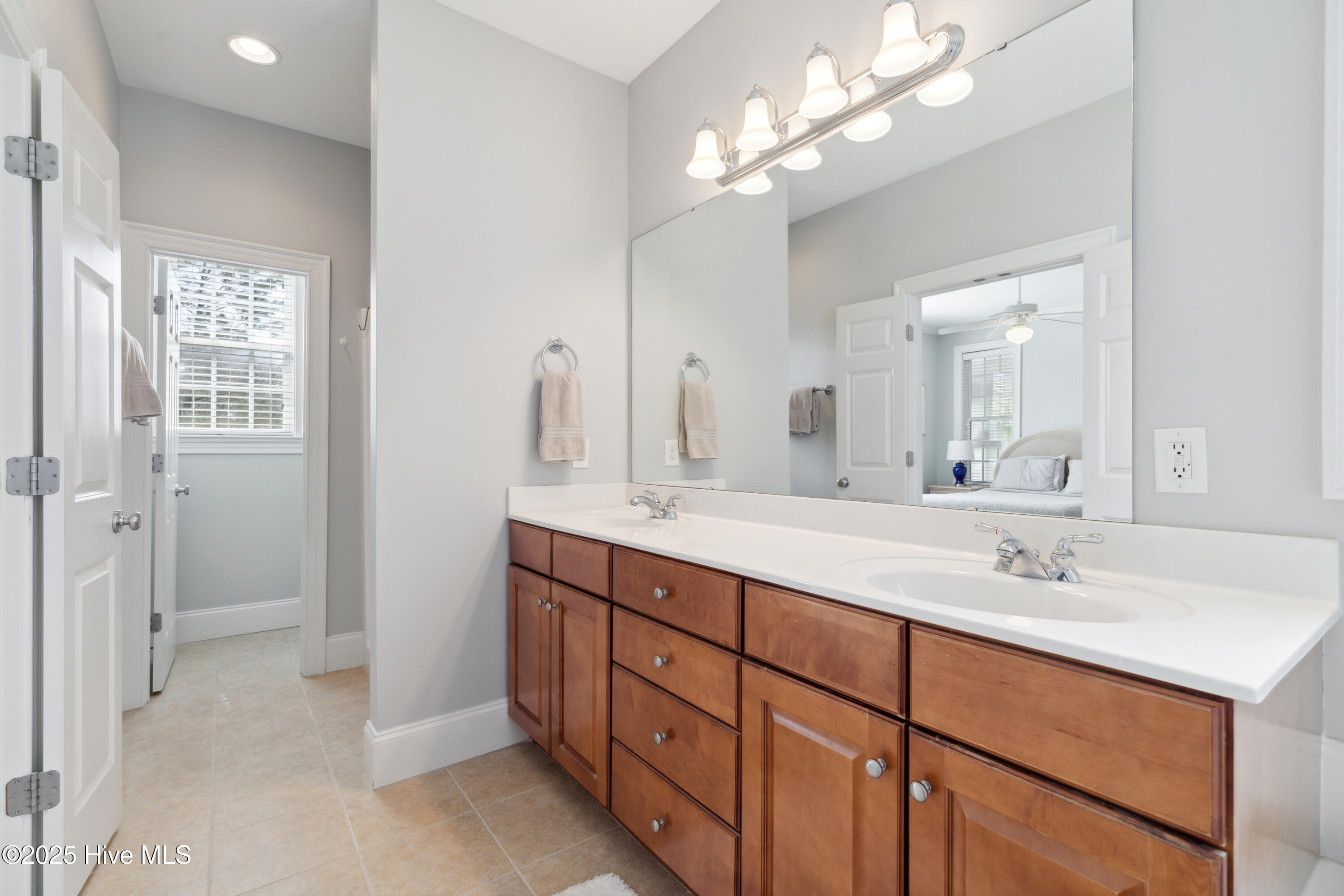 100514630 | Photo 26